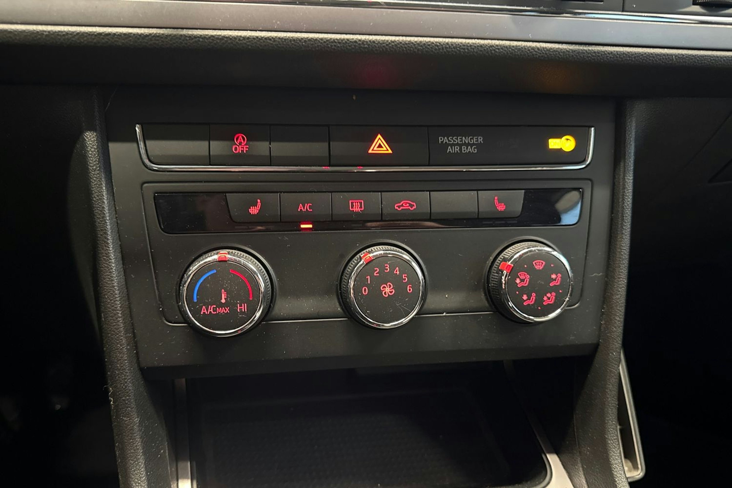 sininen SEAT Leon ST 2018 kuva 20.