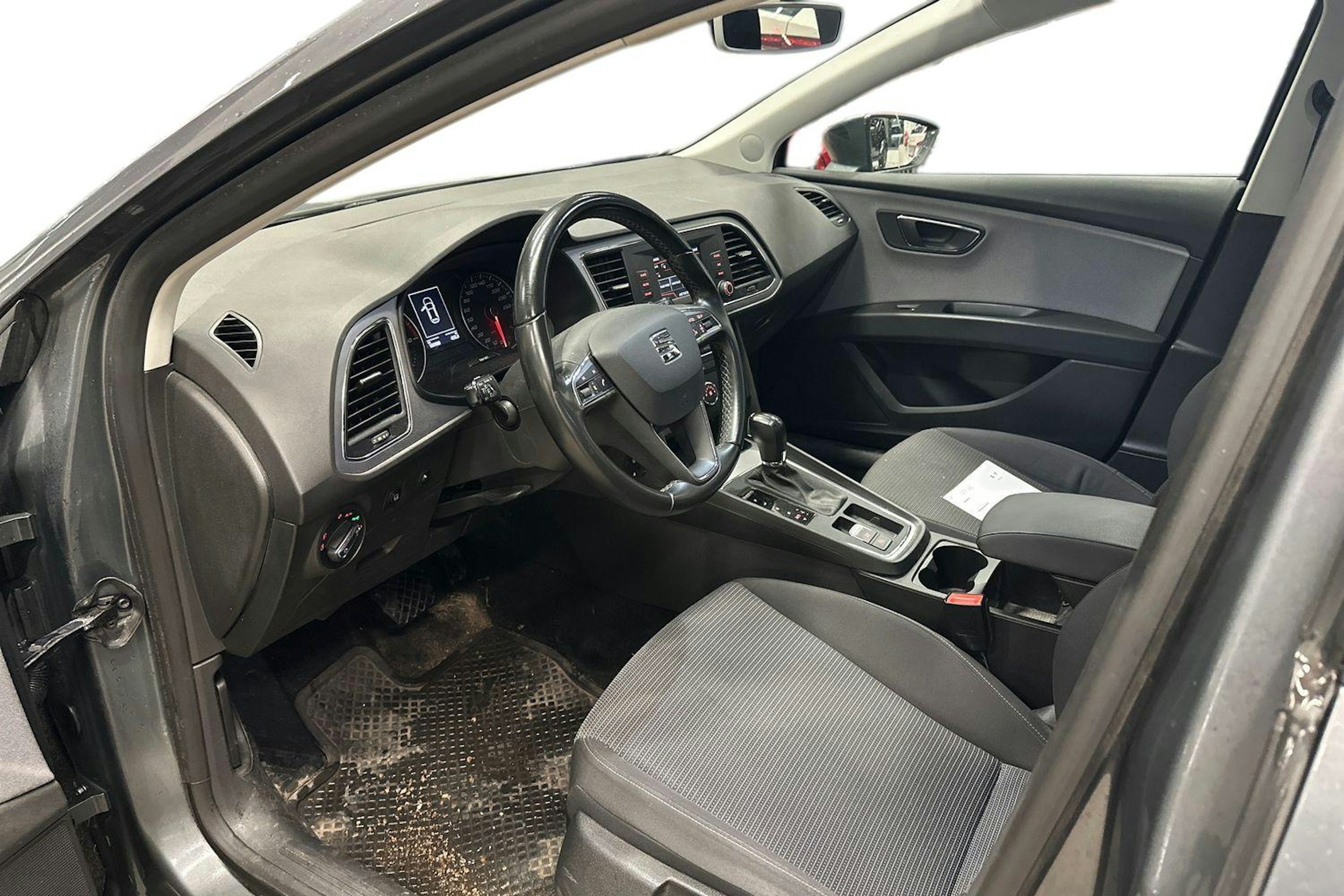 harmaa SEAT Leon ST 2017 kuva 3.