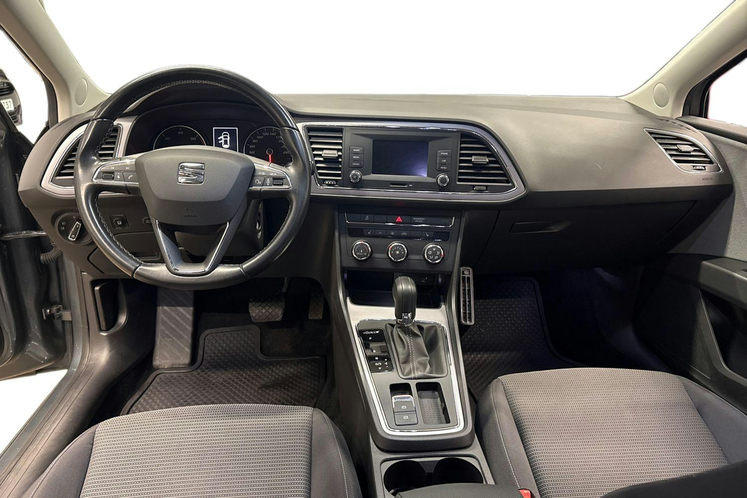 harmaa SEAT Leon ST 2018 kuva 9.