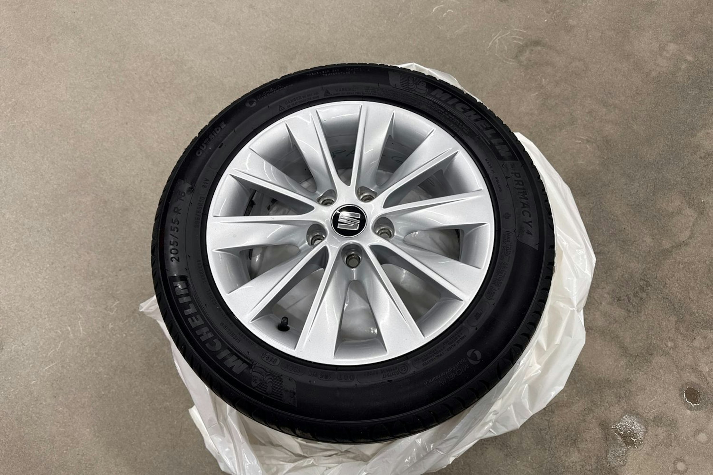 harmaa SEAT Leon ST 2018 kuva 13.