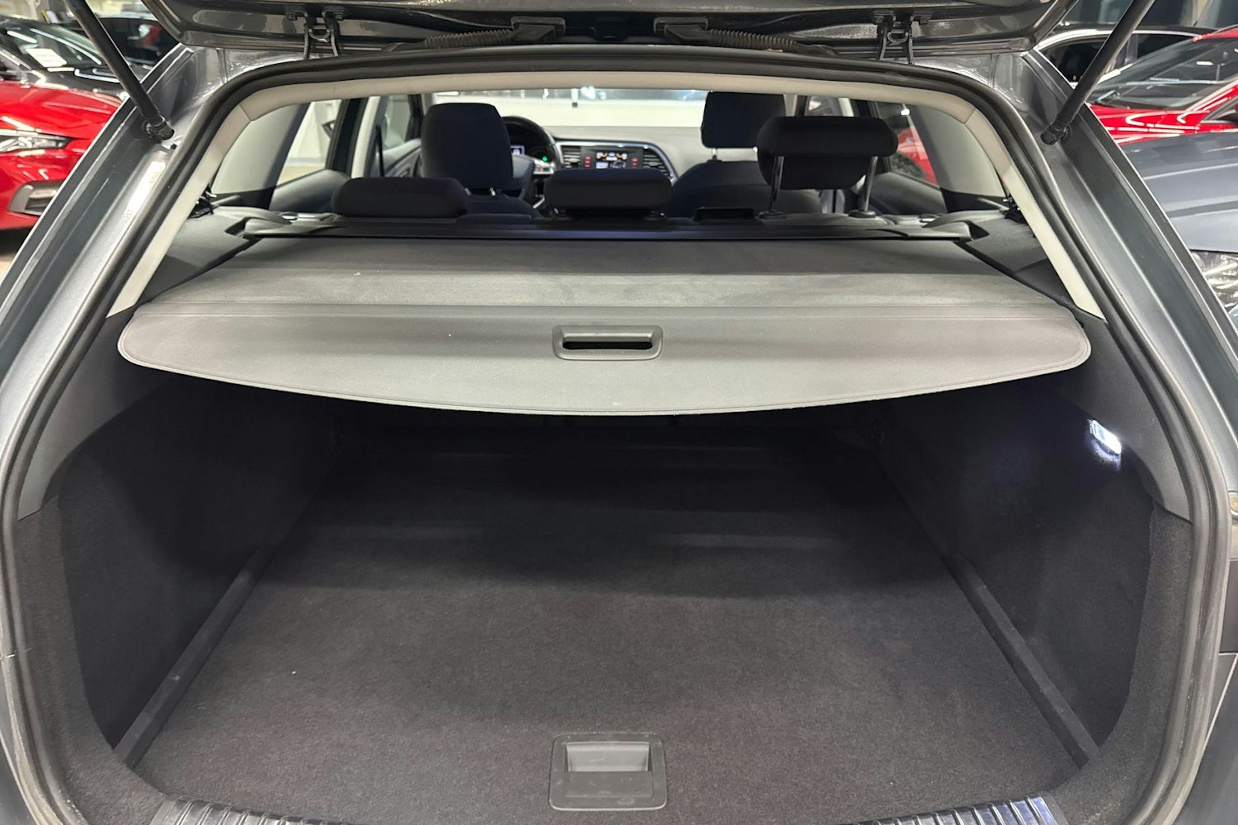 harmaa SEAT Leon ST 2018 kuva 16.