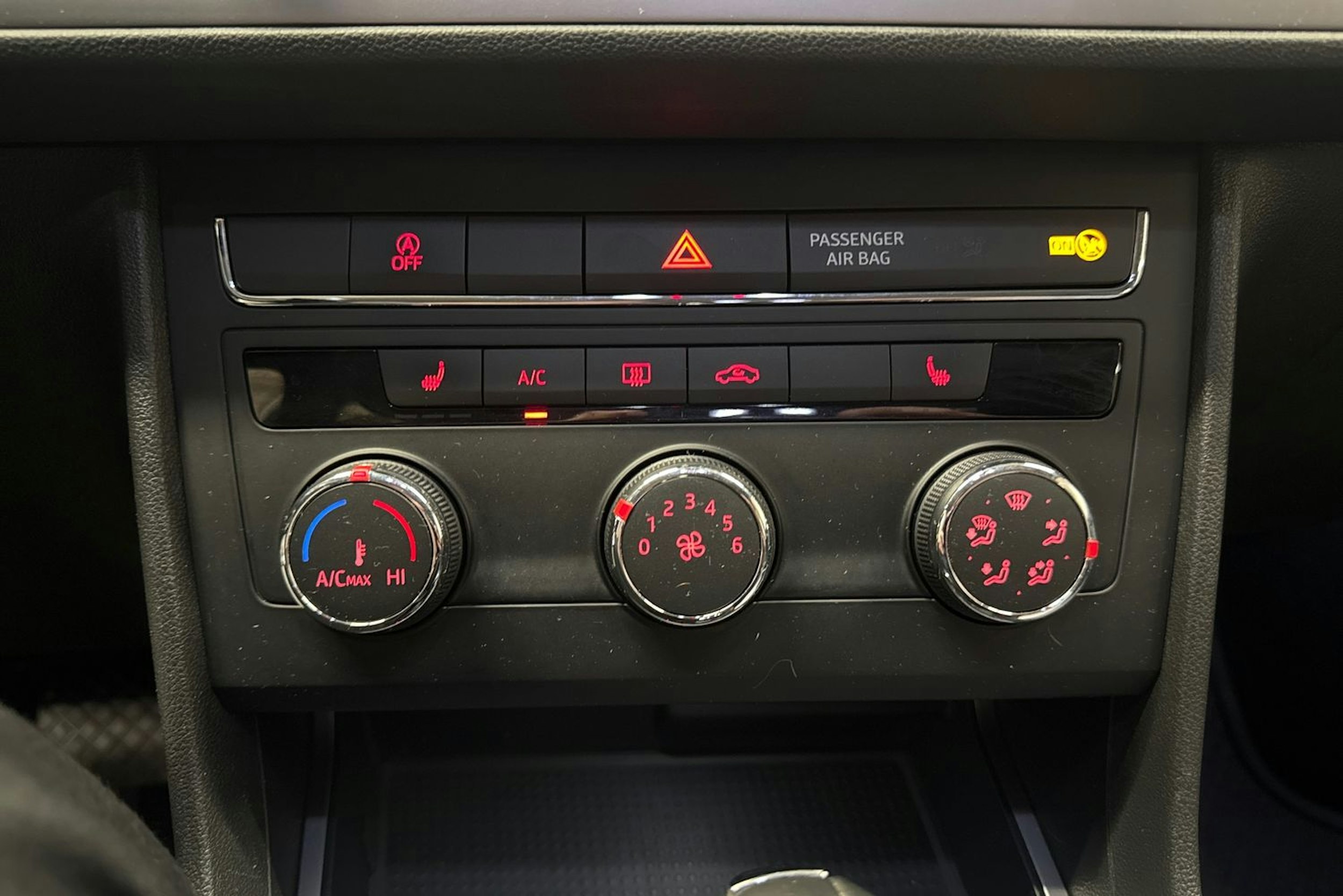 harmaa SEAT Leon ST 2018 kuva 22.