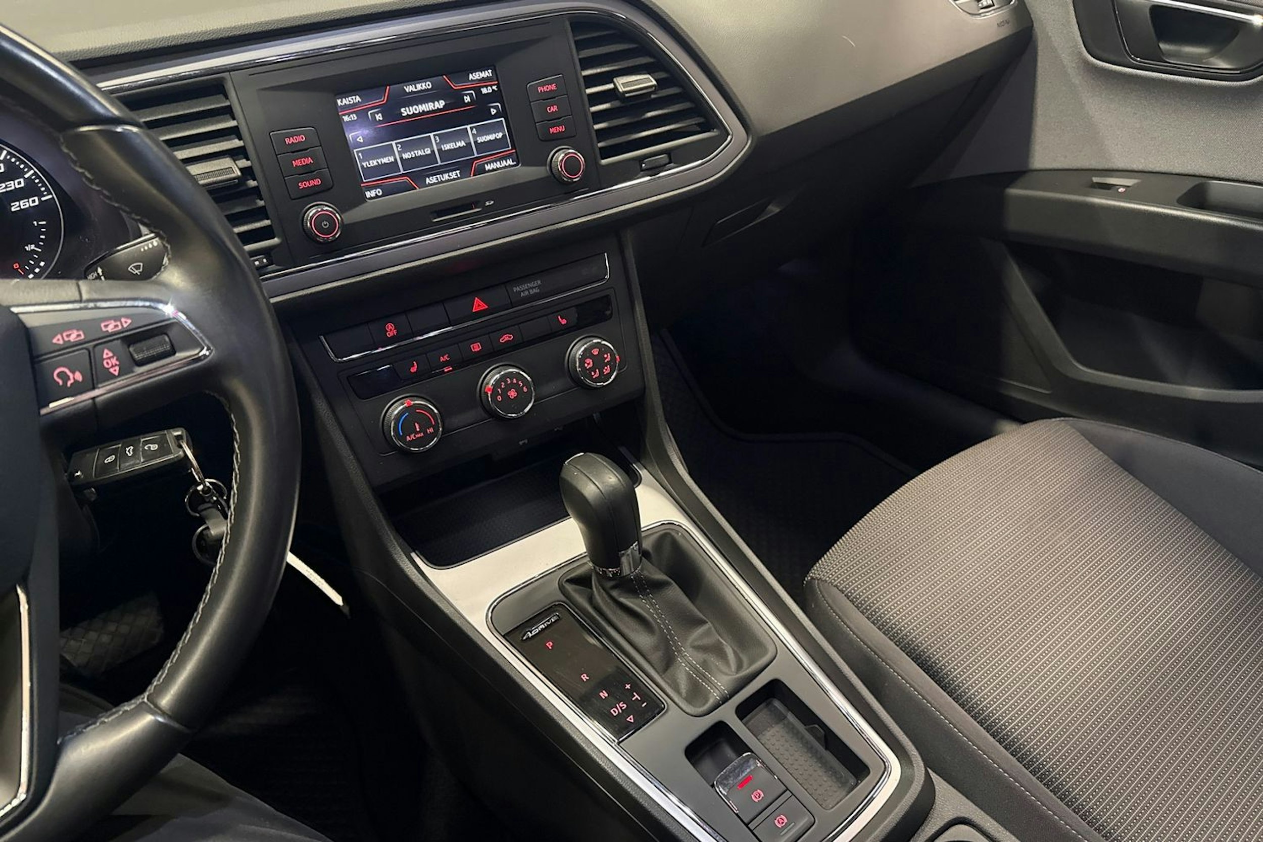 harmaa SEAT Leon ST 2018 kuva 26.