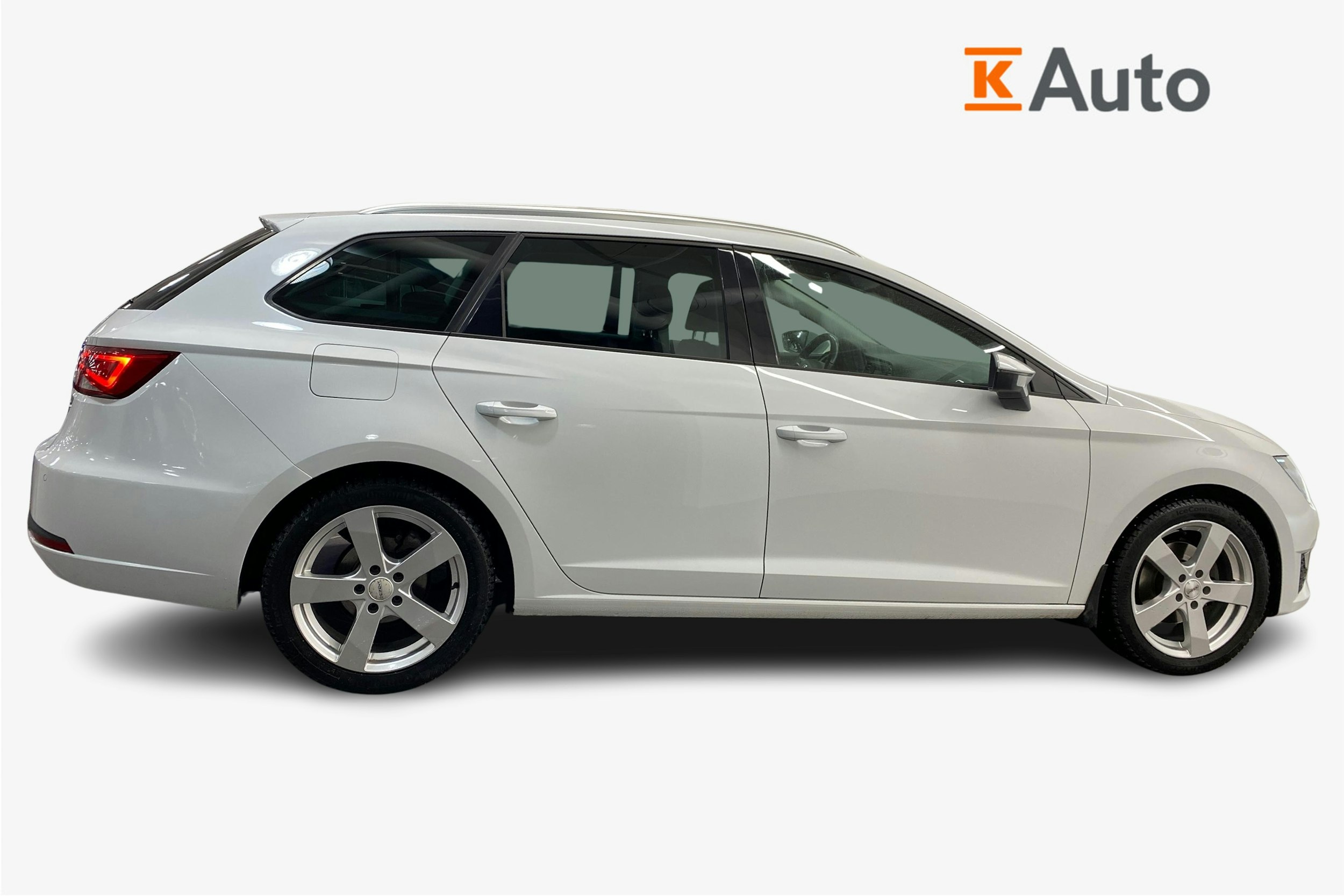 Valkoinen SEAT LEON ST 2017 kuva 5.