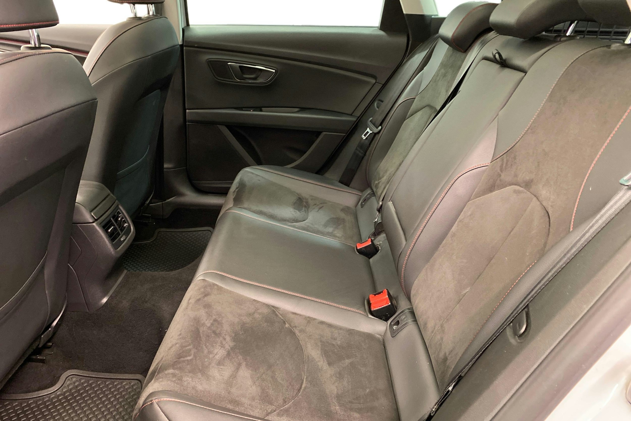 Valkoinen SEAT LEON ST 2017 kuva 8.