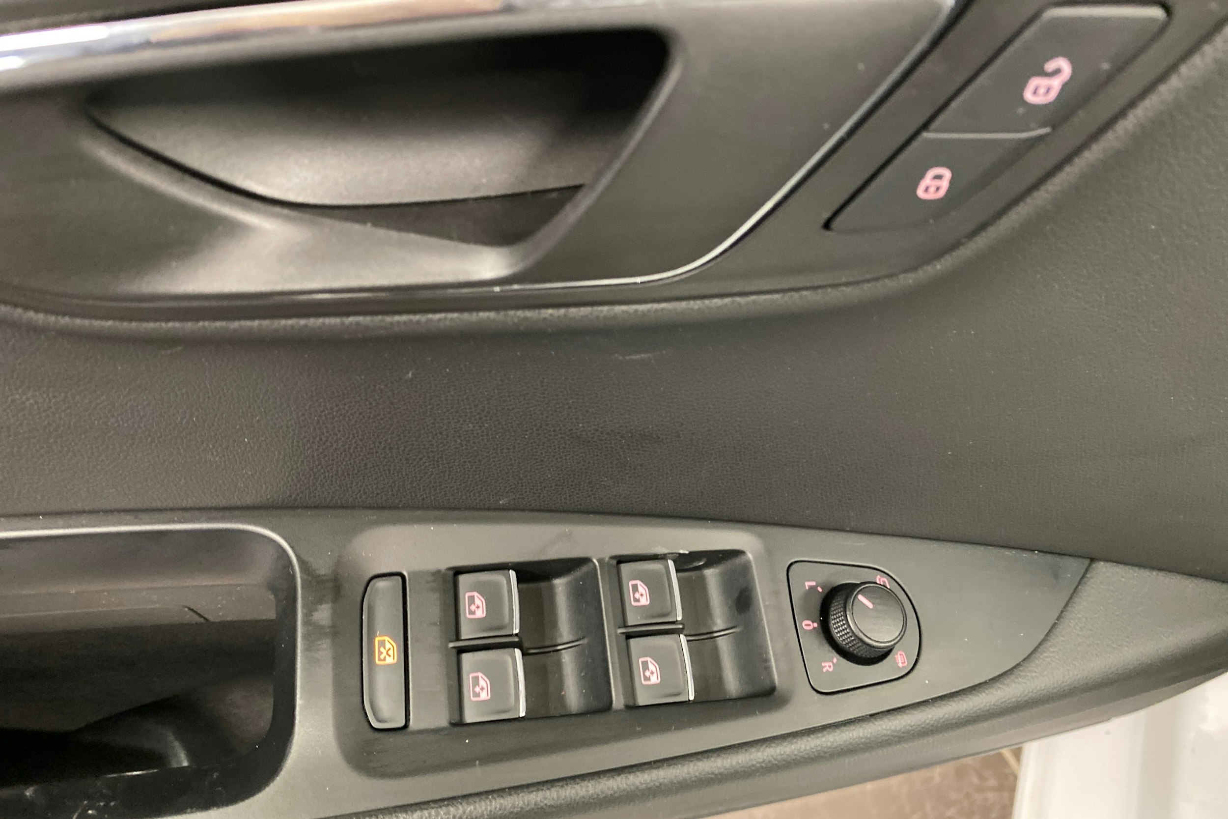 Valkoinen SEAT LEON ST 2017 kuva 12.