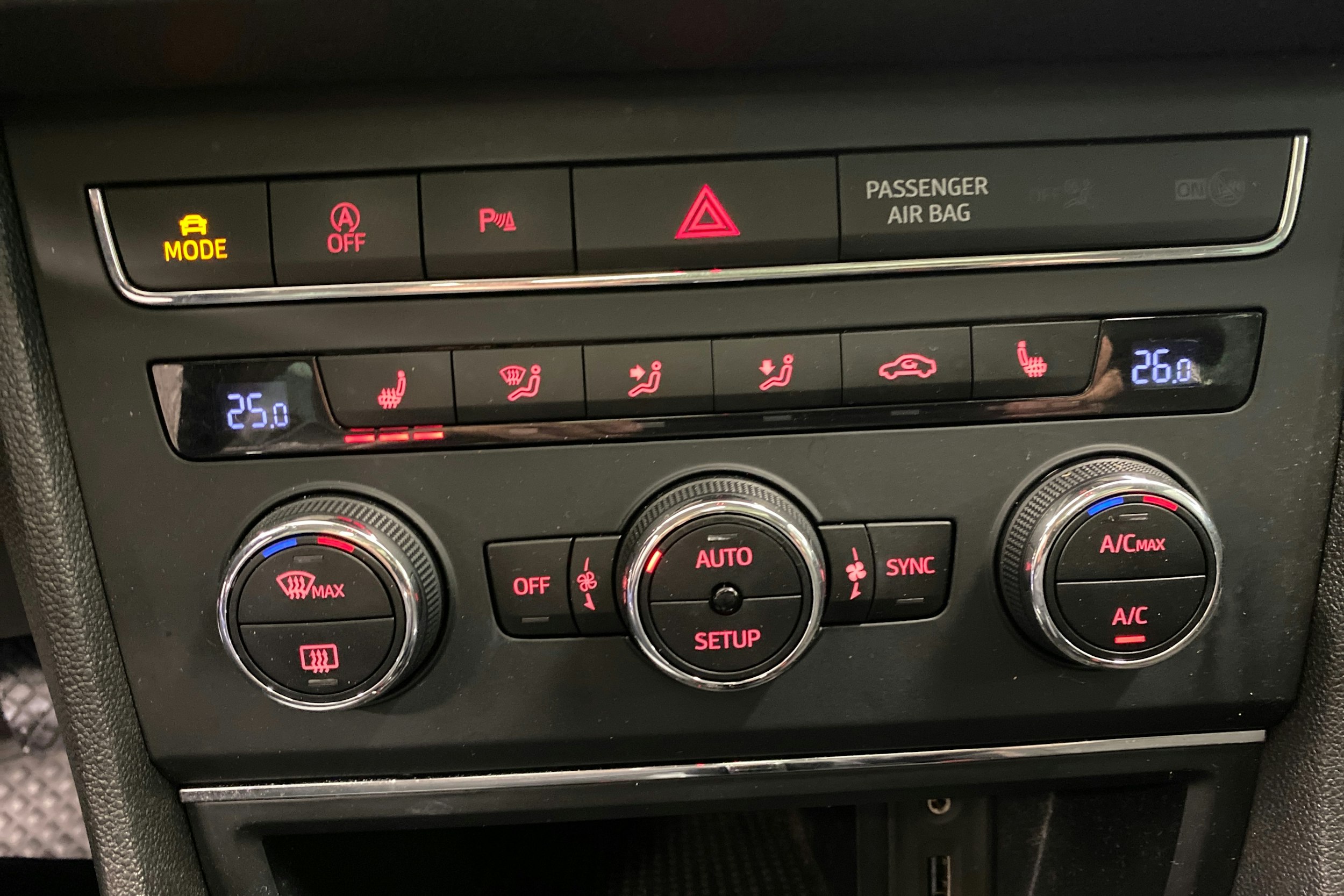 Valkoinen SEAT LEON ST 2017 kuva 19.