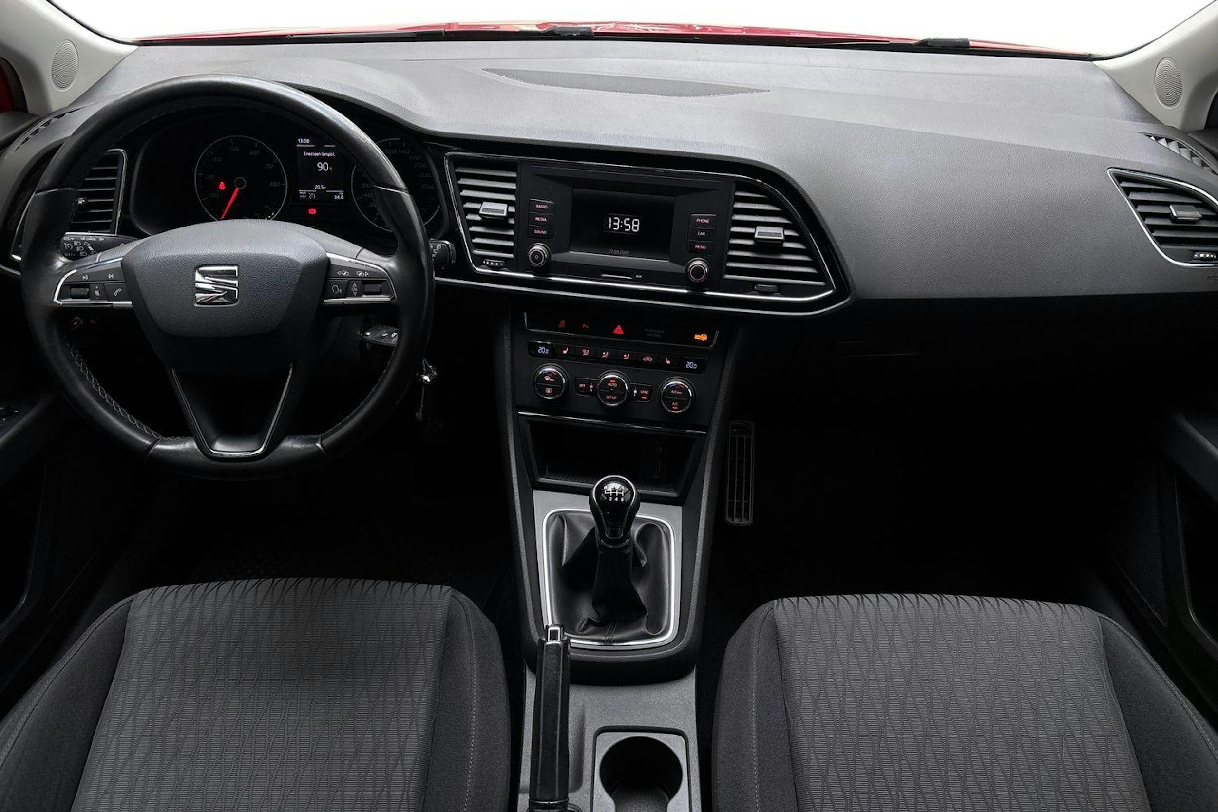 punainen SEAT Leon ST 2017 kuva 9.