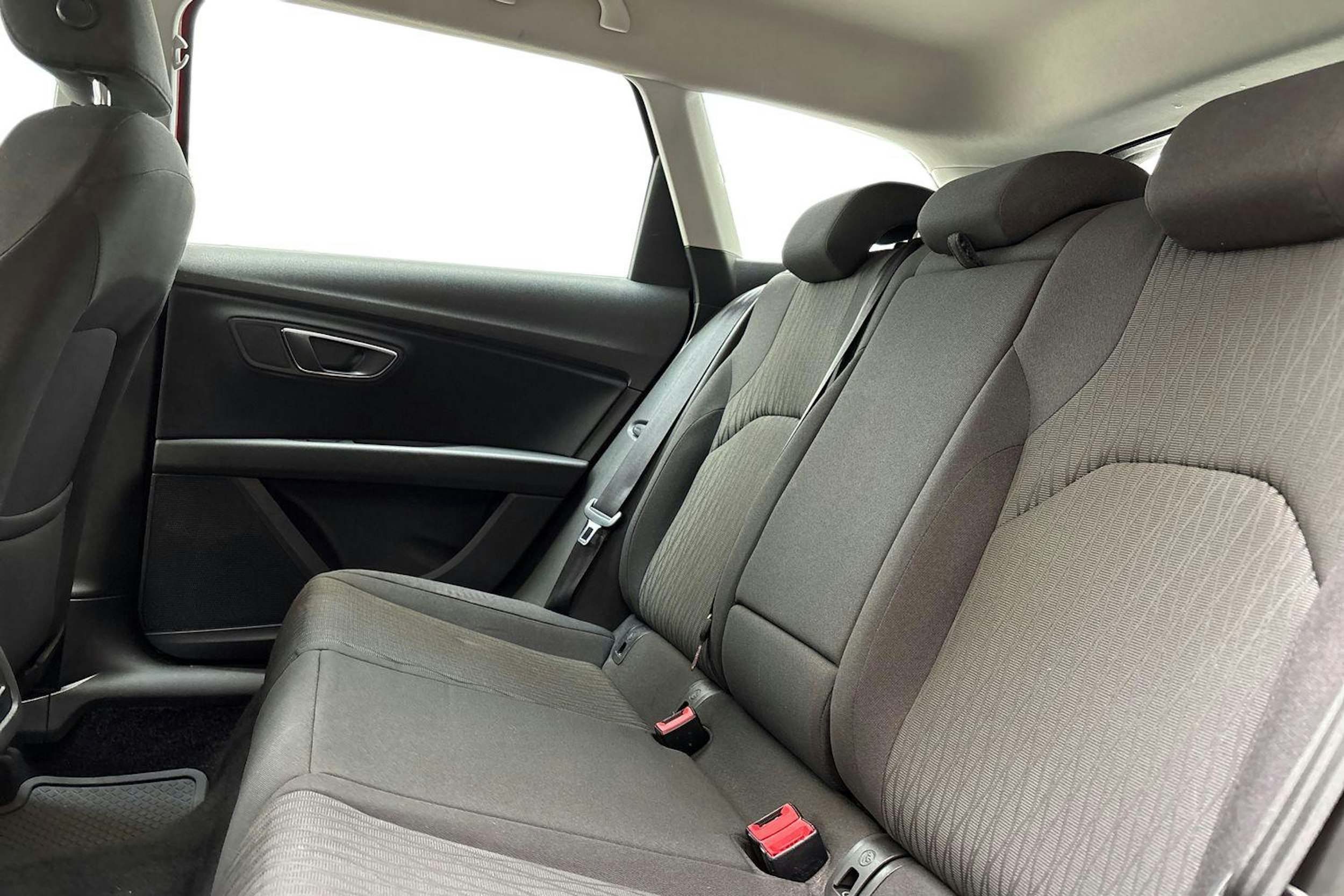 punainen SEAT Leon ST 2017 kuva 10.