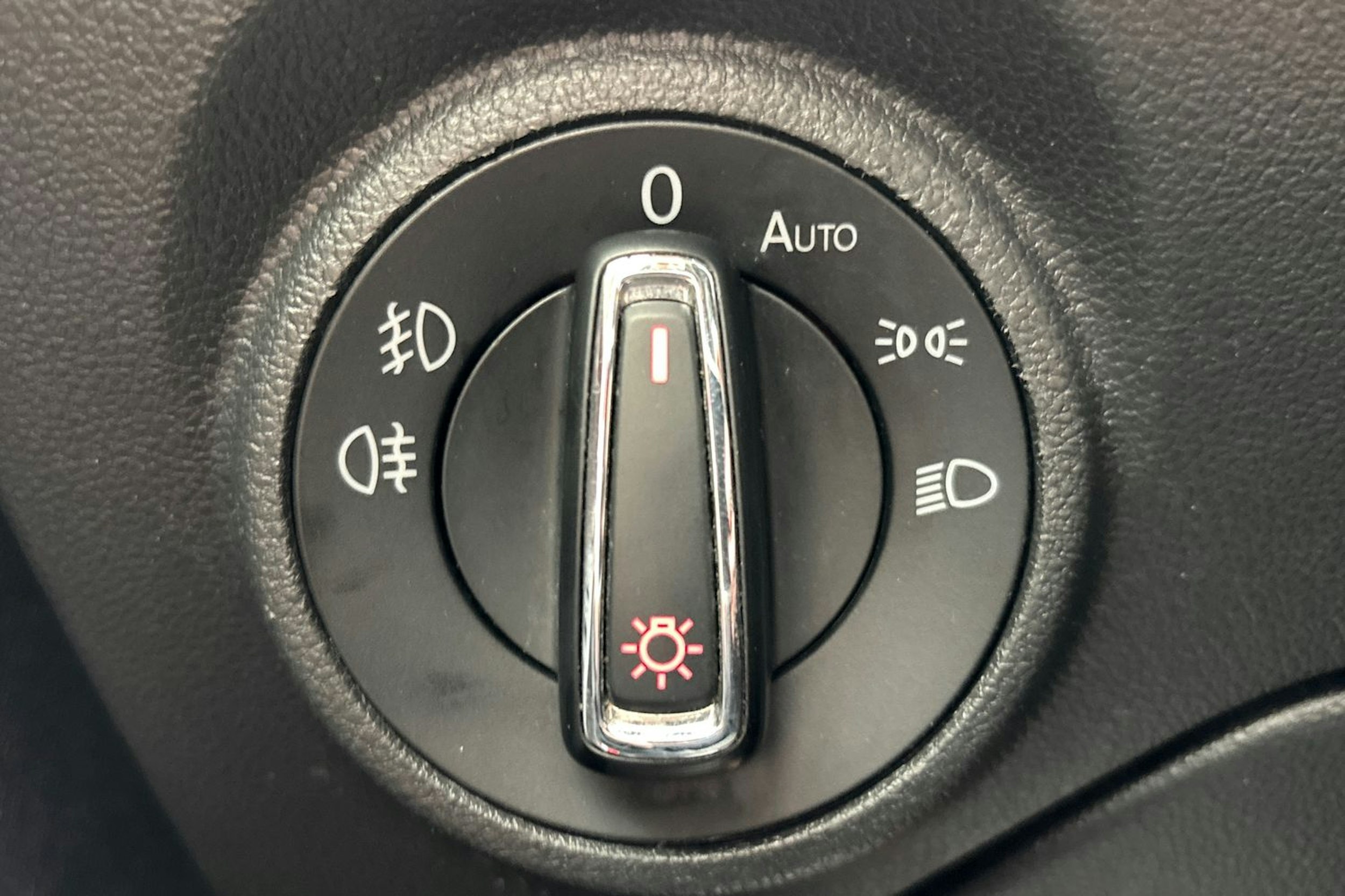 punainen SEAT Leon ST 2017 kuva 16.