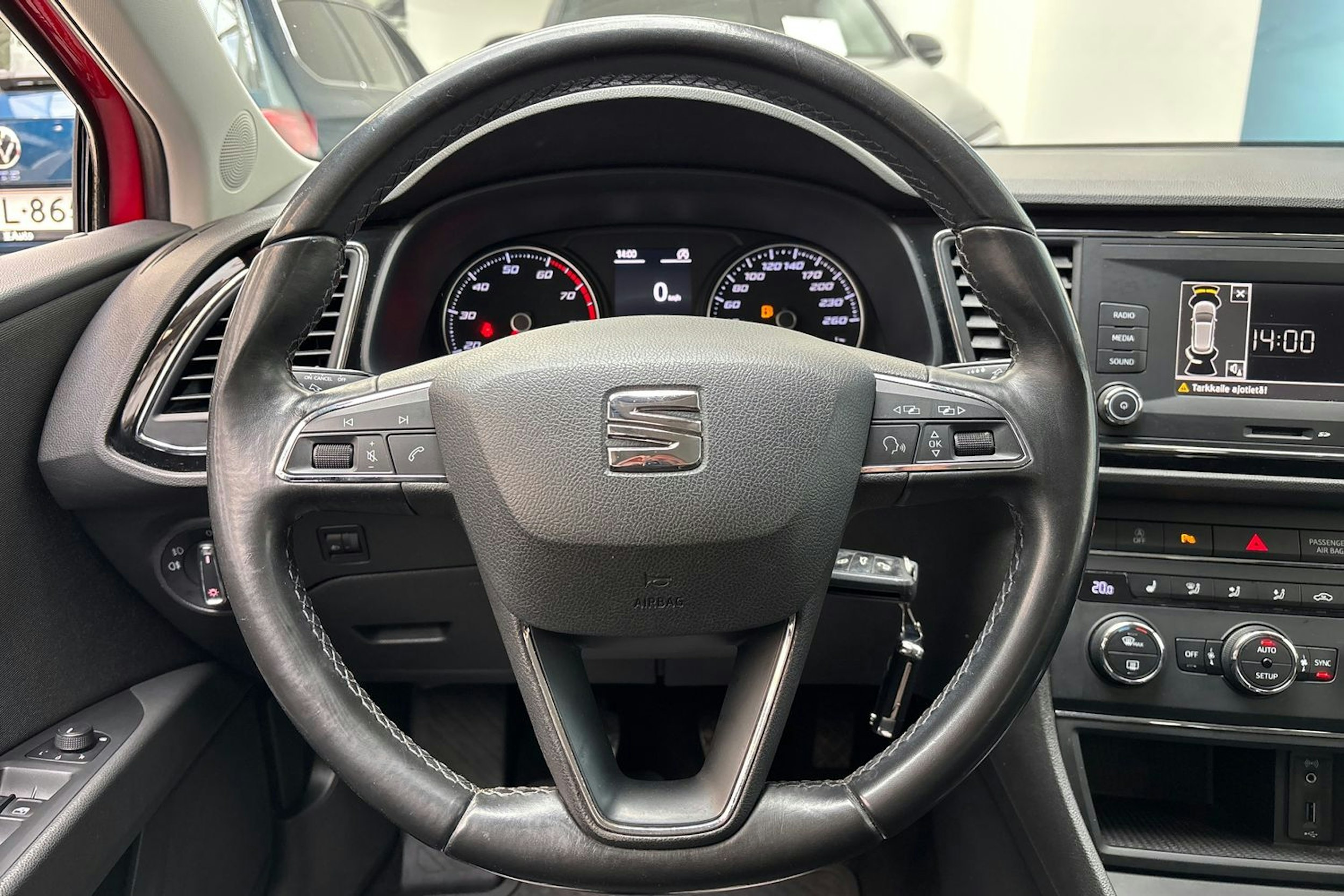 punainen SEAT Leon ST 2017 kuva 17.