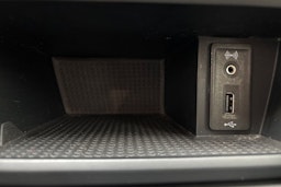 punainen SEAT Leon ST 2017 kuva 23.