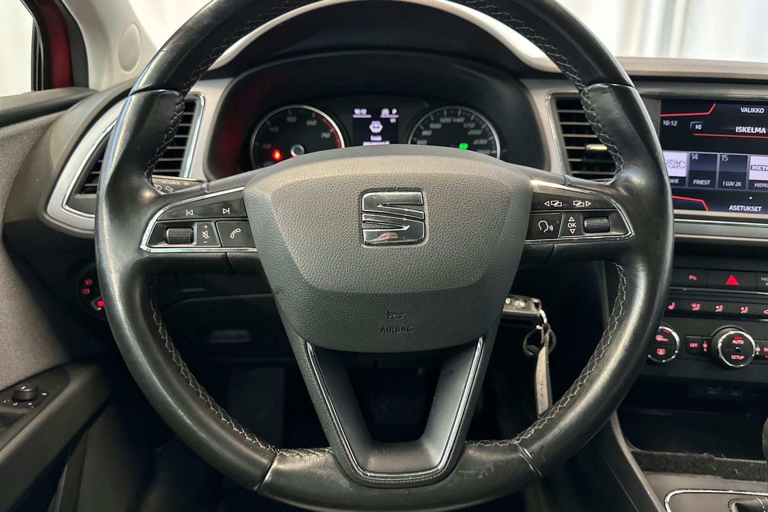 vihreä SEAT Leon ST 2017 kuva 16.