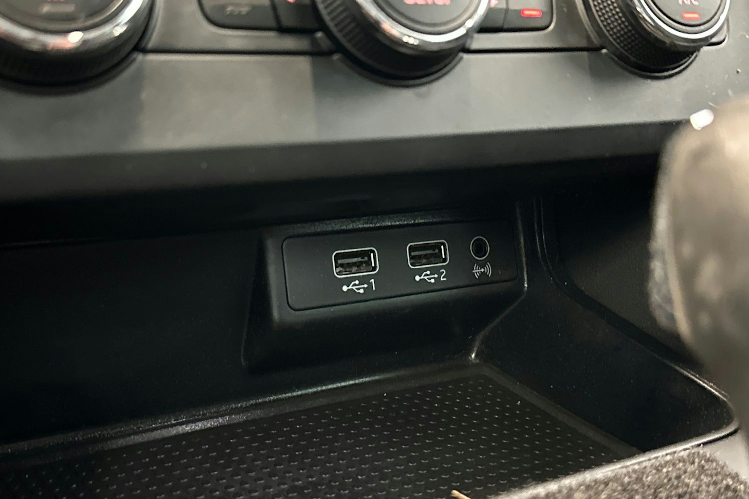 vihreä SEAT Leon ST 2017 kuva 24.