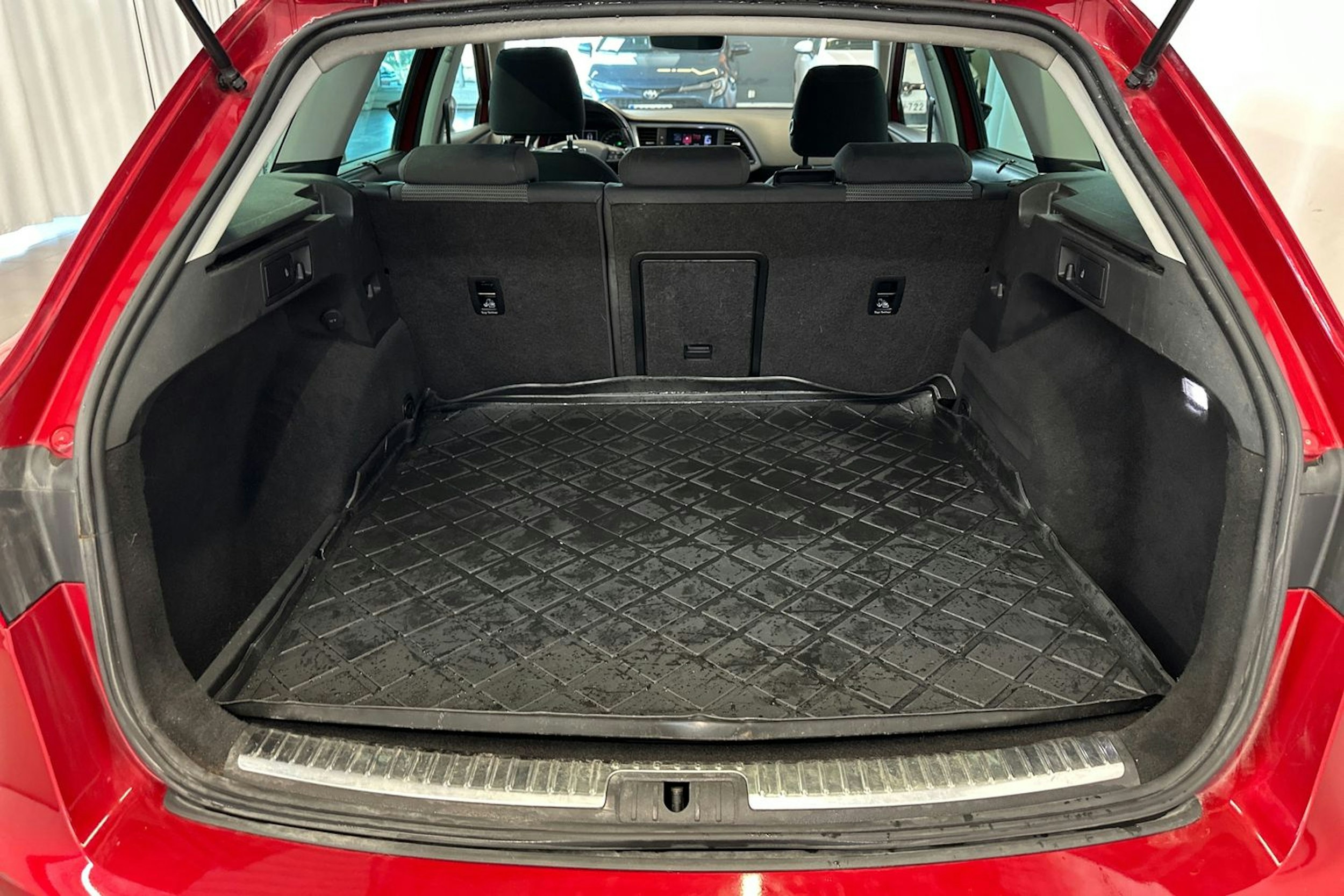 vihreä SEAT Leon ST 2017 kuva 29.