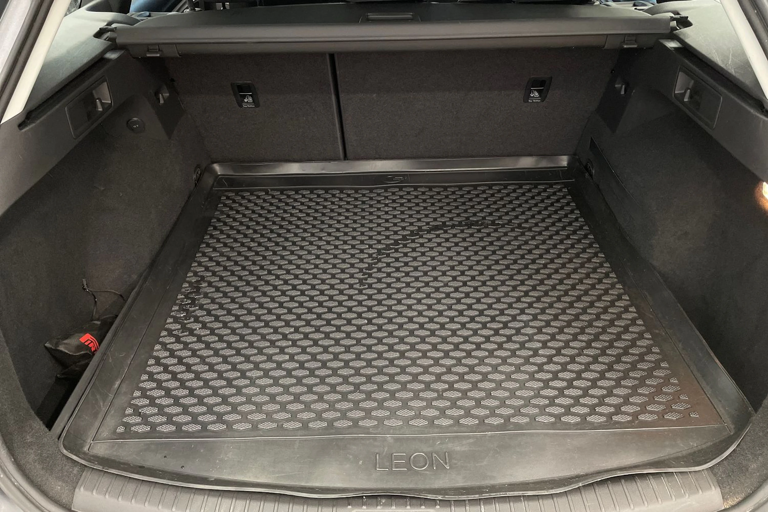 Harmaa SEAT LEON ST 2017 kuva 24.