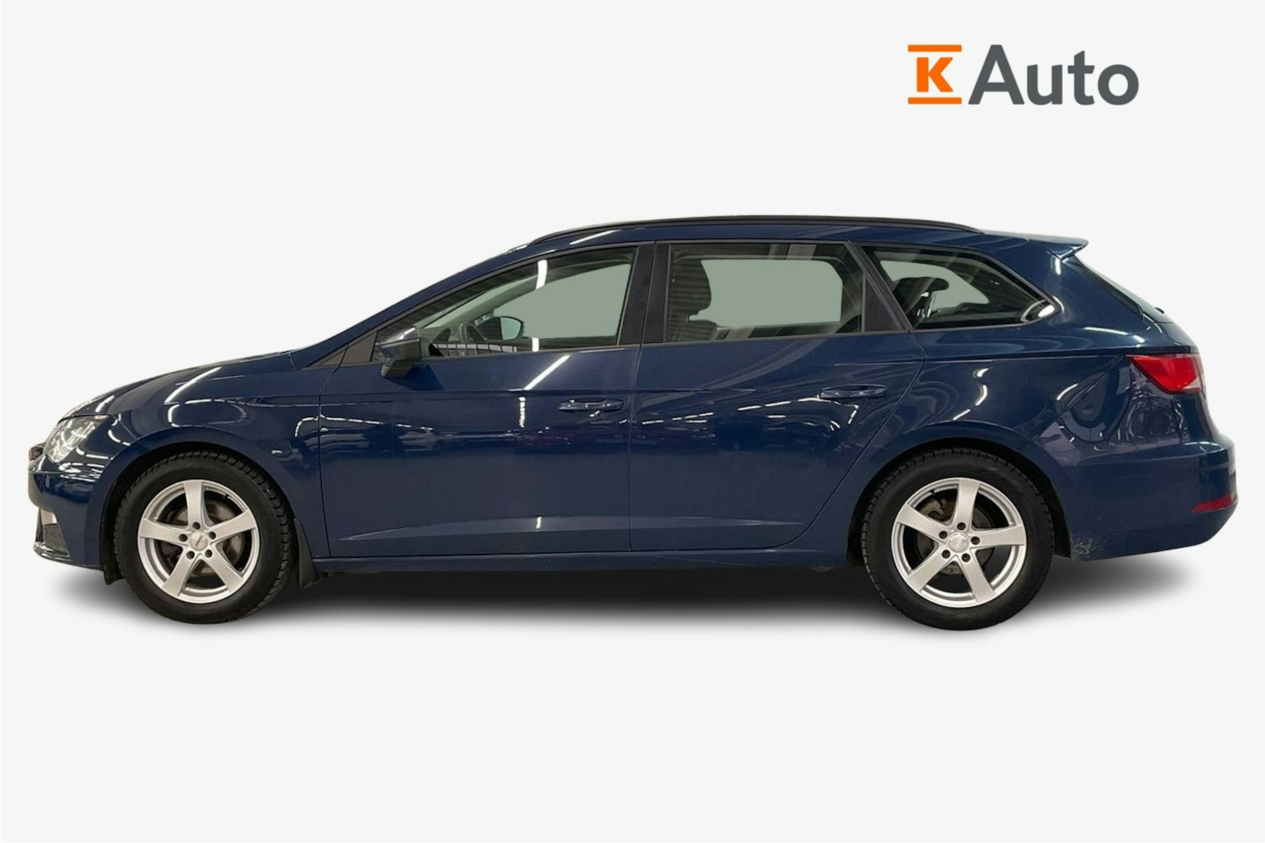 sininen SEAT Leon ST 2017 kuva 6.