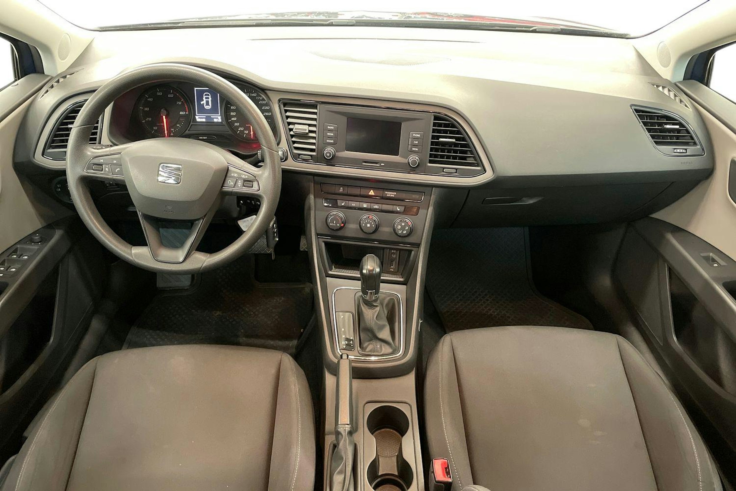 sininen SEAT Leon ST 2017 kuva 9.