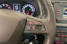 sininen SEAT Leon ST 2017 kuva 18.