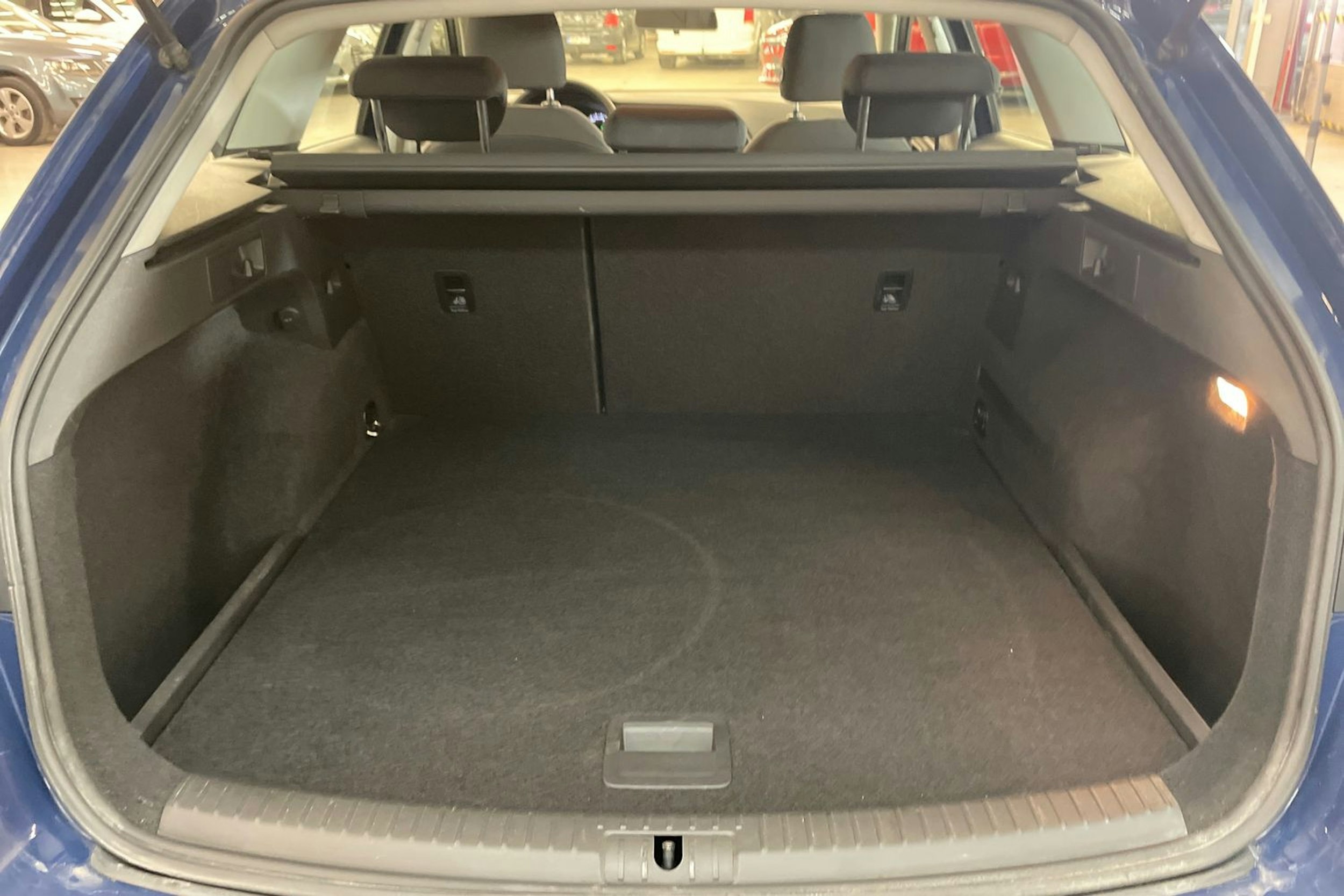 sininen SEAT Leon ST 2017 kuva 21.