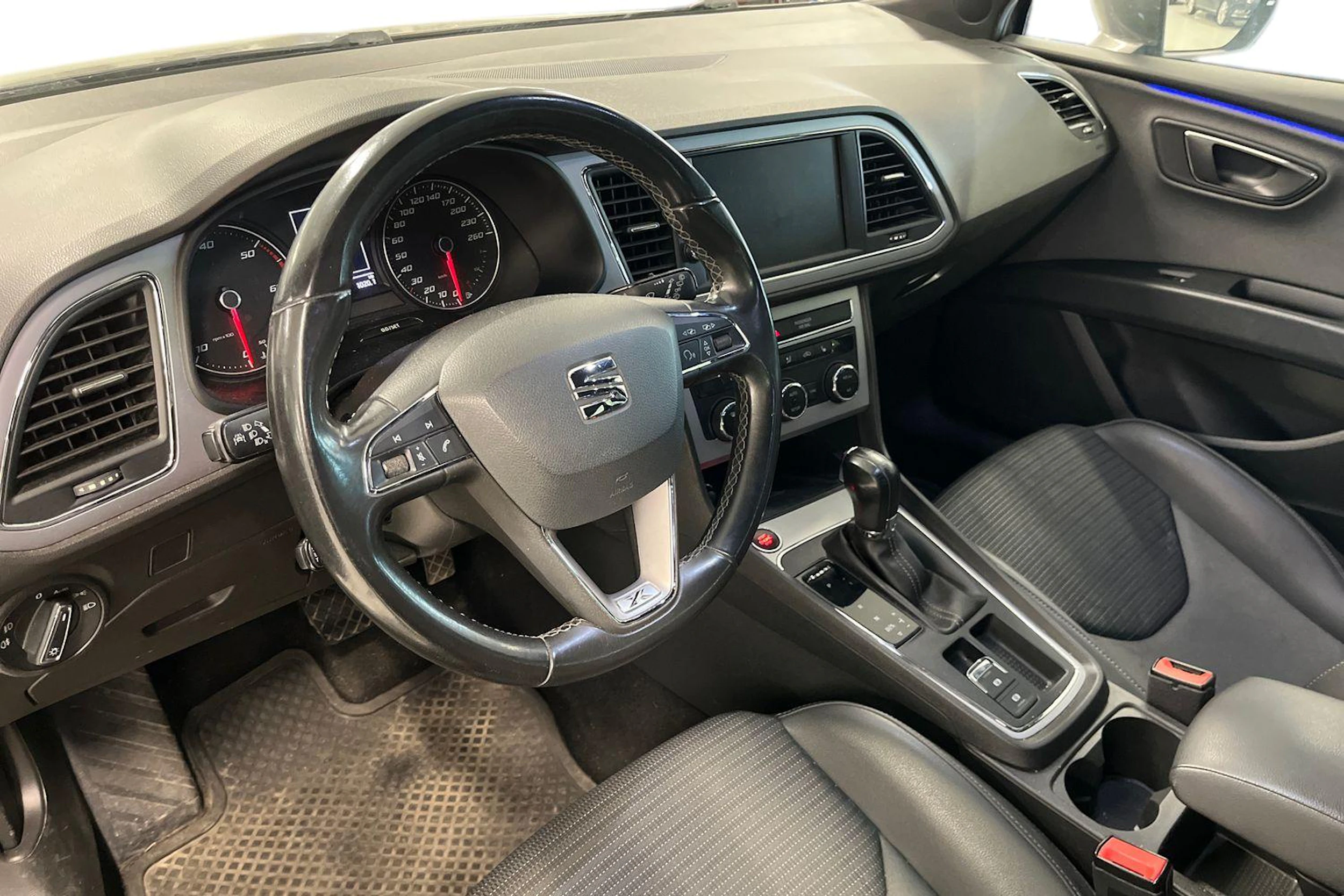 harmaa SEAT Leon ST 2017 kuva 3.