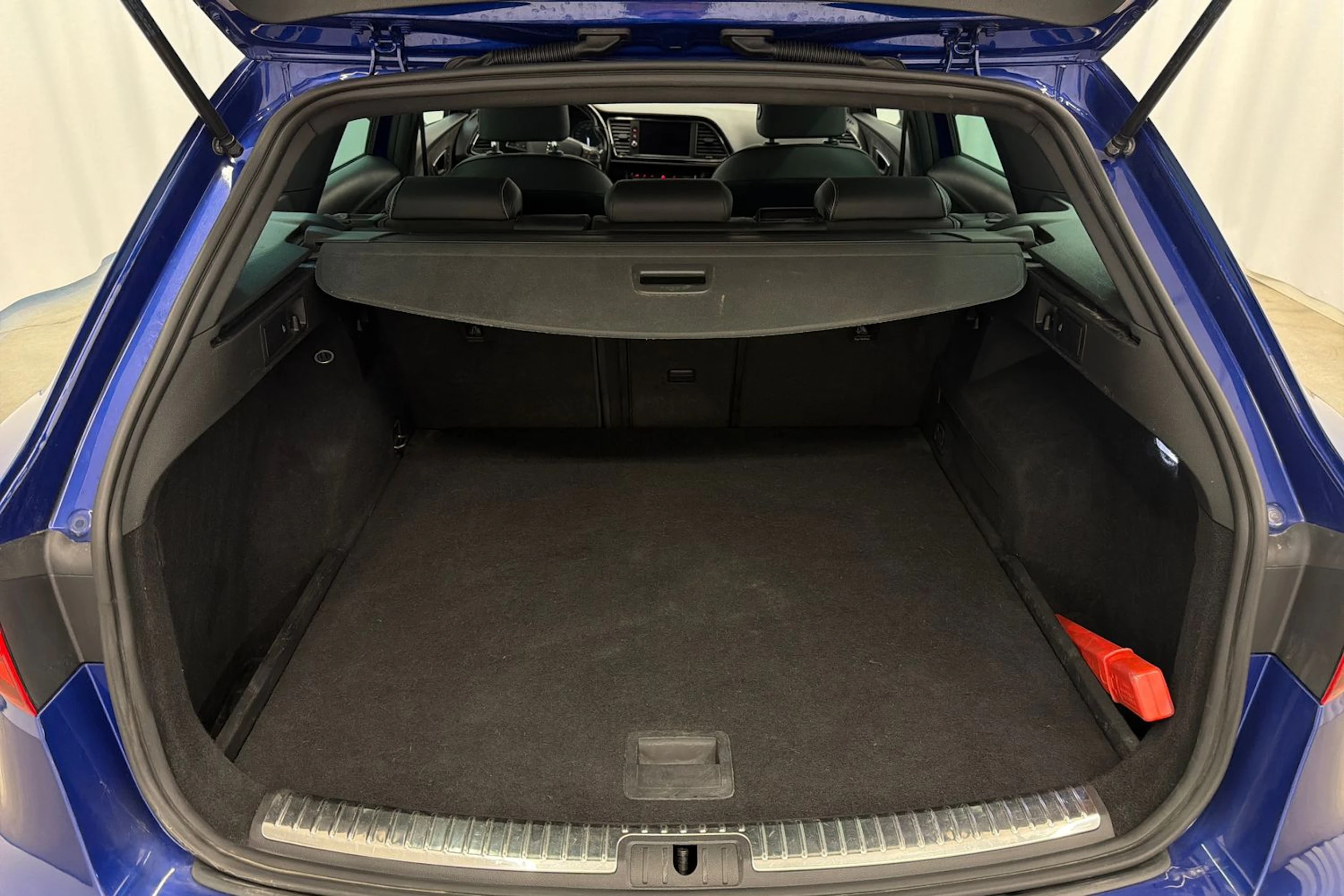 sininen SEAT Leon ST 2018 kuva 11.