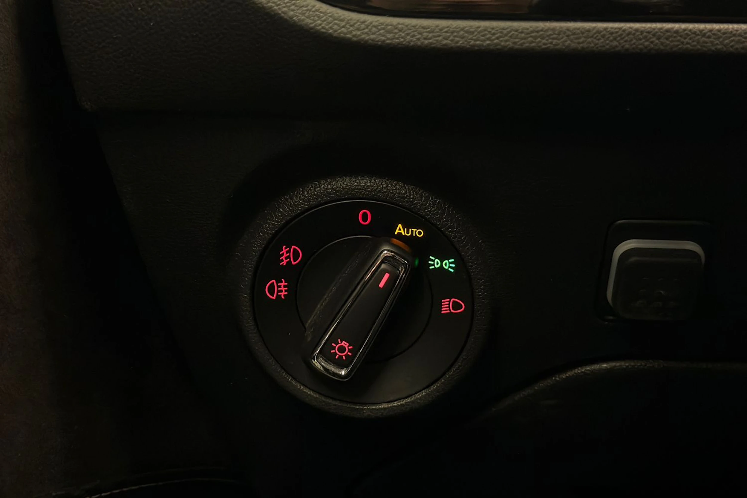 sininen SEAT Leon ST 2018 kuva 13.