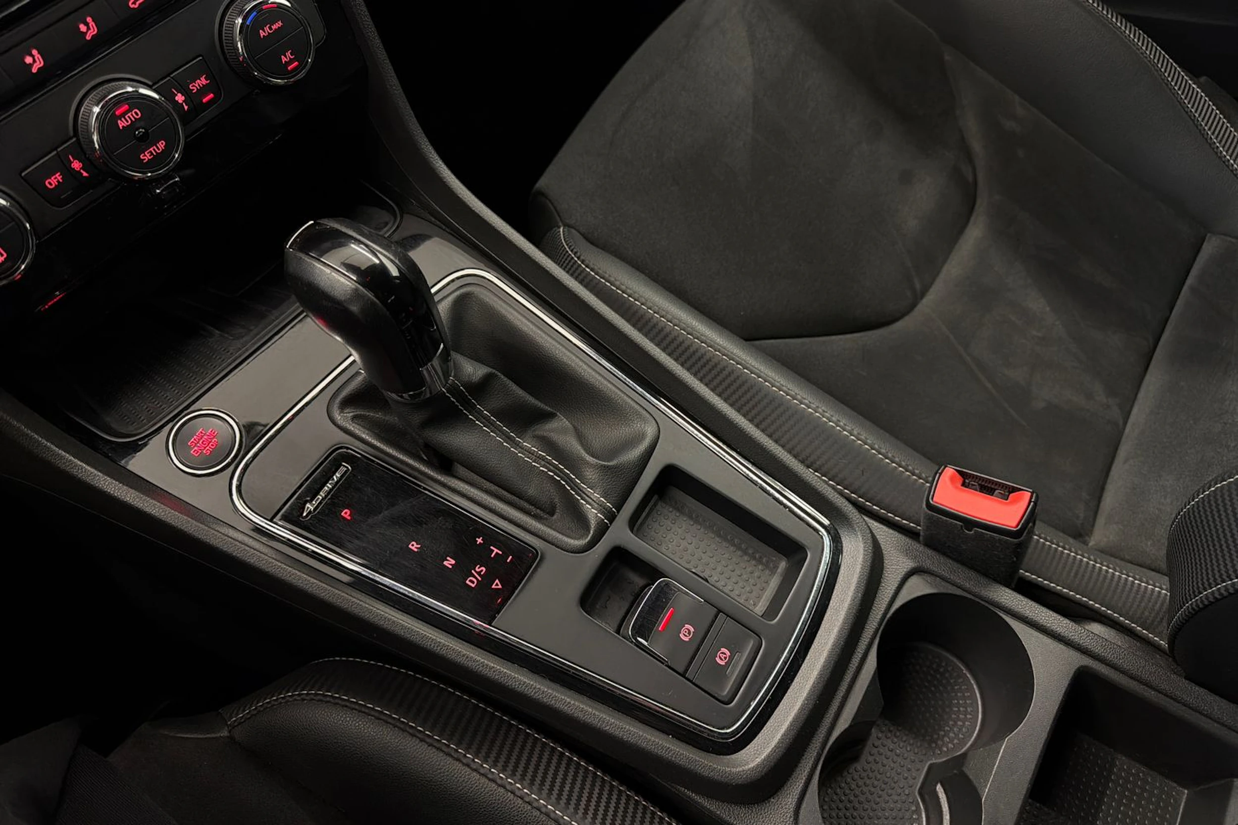 sininen SEAT Leon ST 2018 kuva 16.