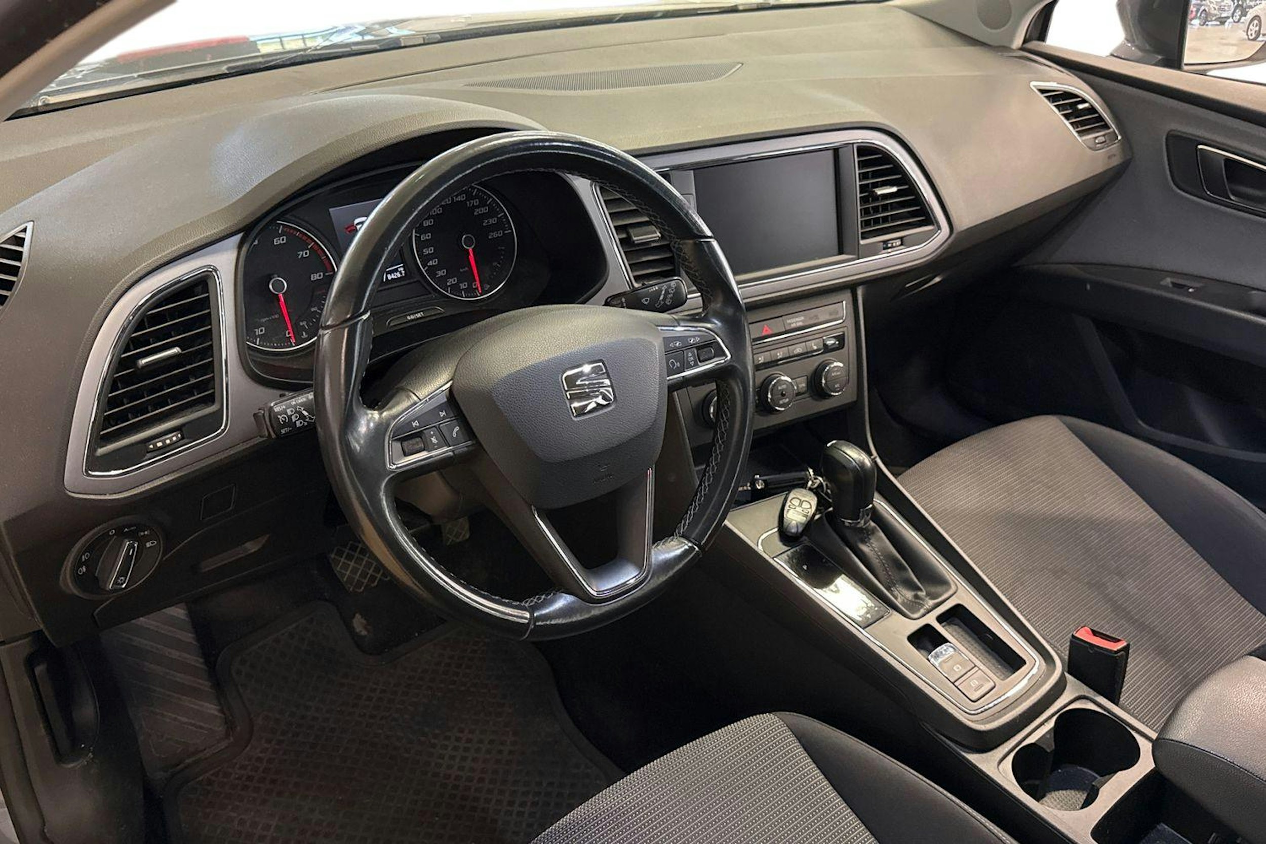 harmaa SEAT Leon ST 2018 kuva 3.