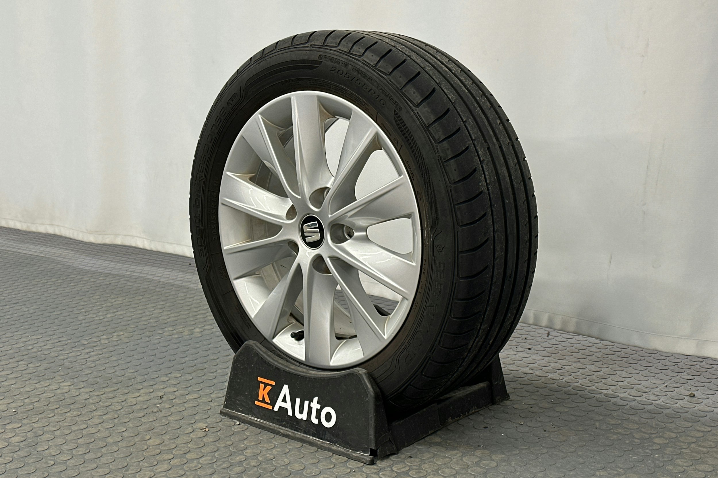 sininen SEAT Leon ST 2018 kuva 13.