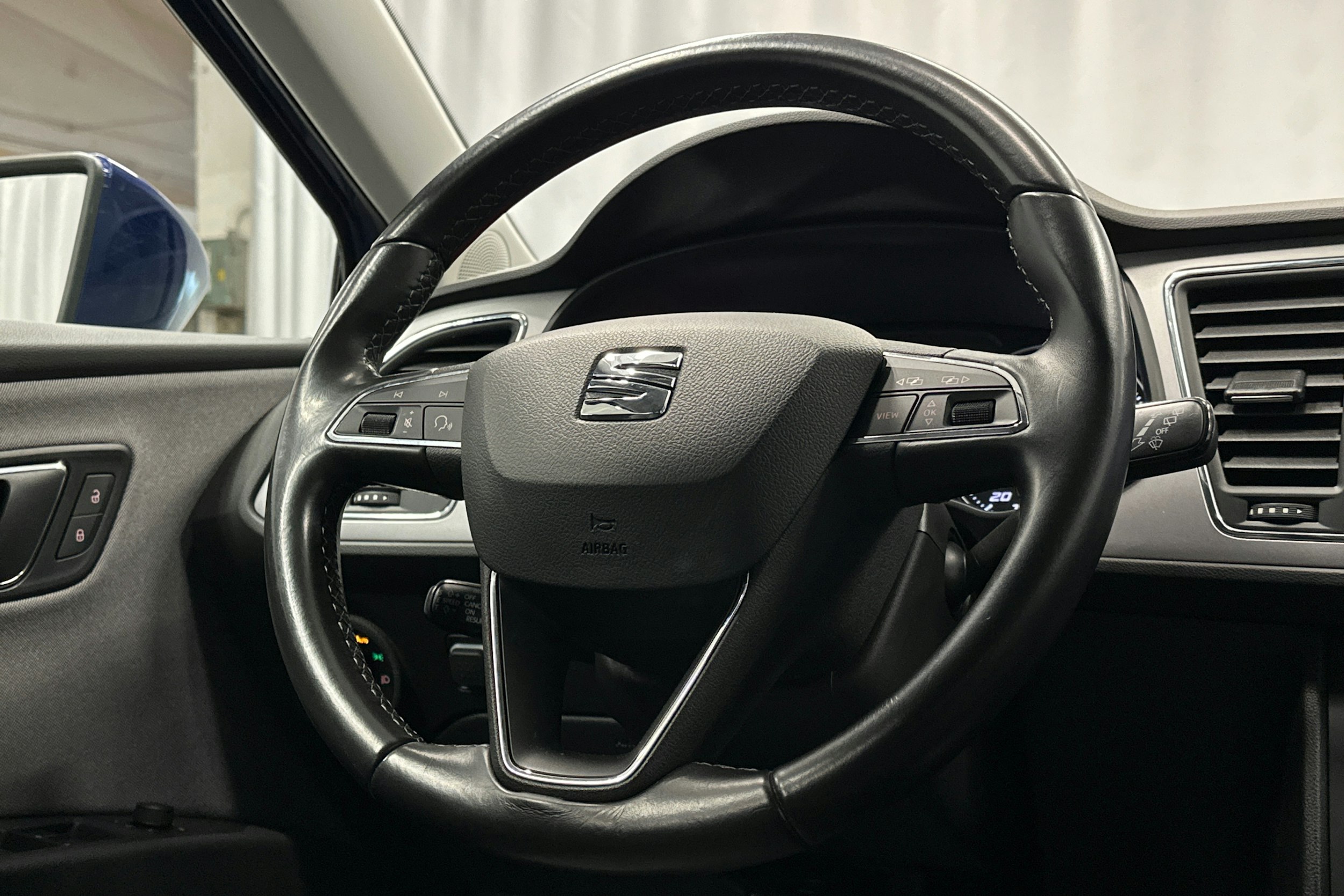 sininen SEAT Leon ST 2018 kuva 16.