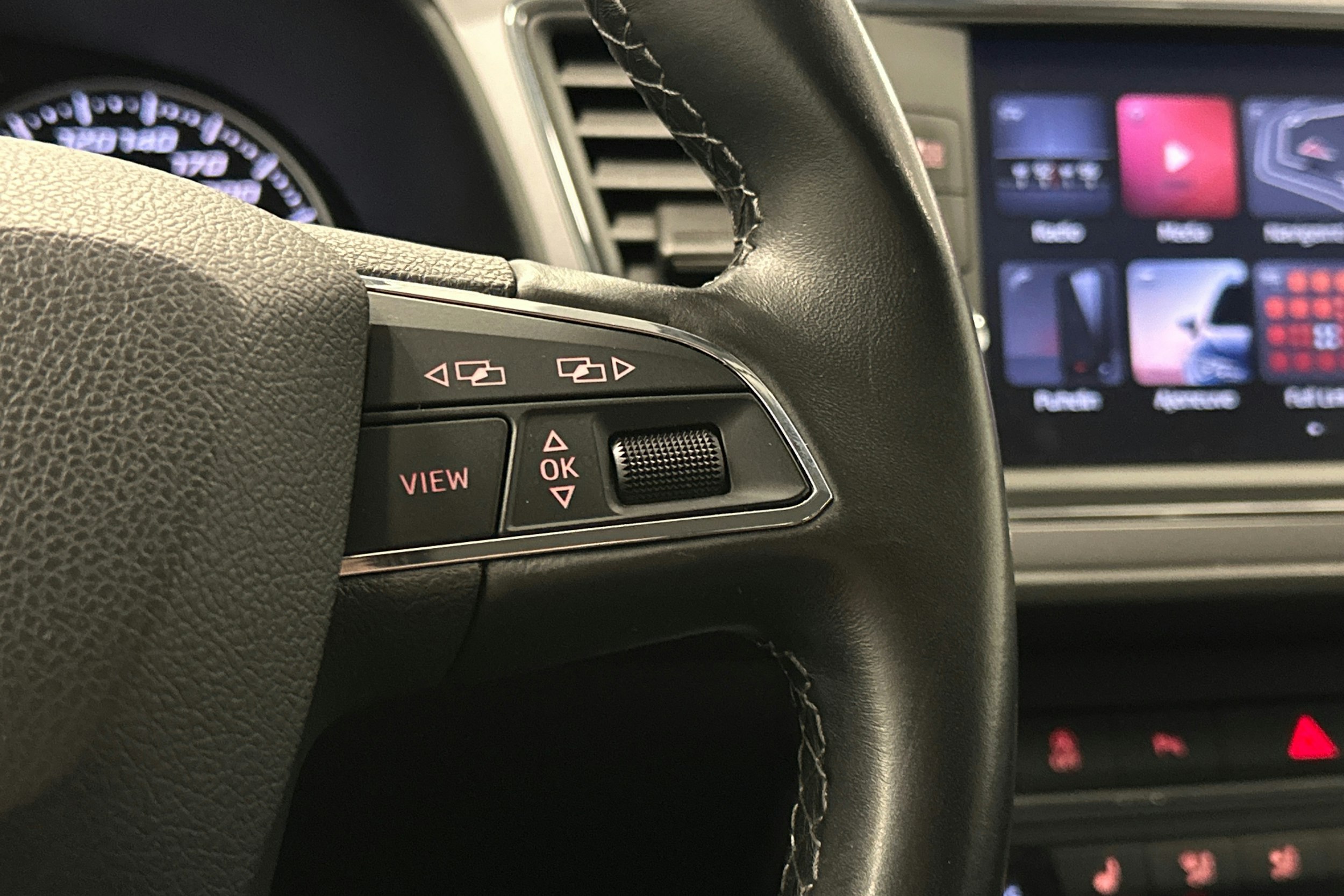 sininen SEAT Leon ST 2018 kuva 18.