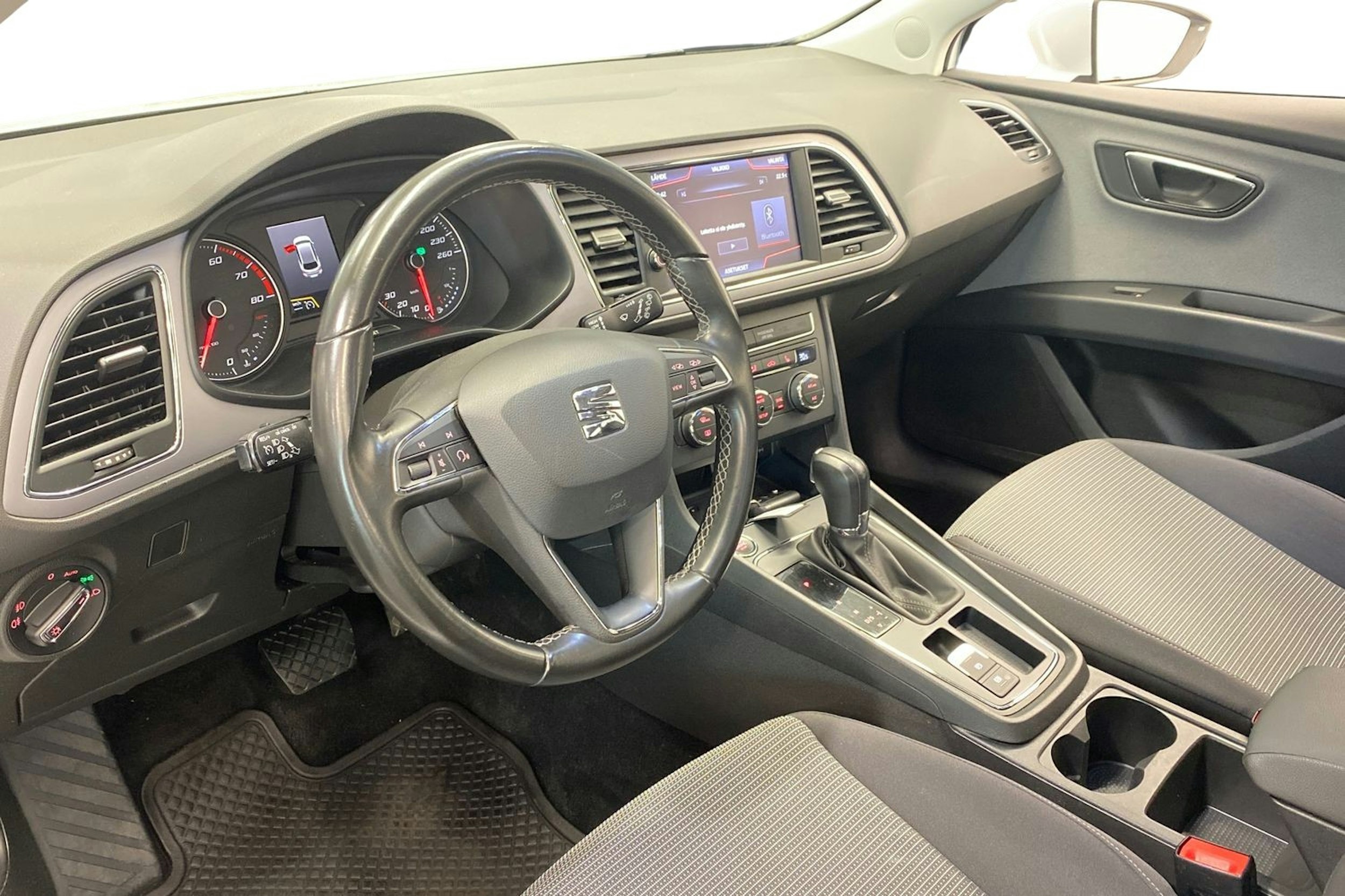 Valkoinen SEAT LEON ST 2018 kuva 7.