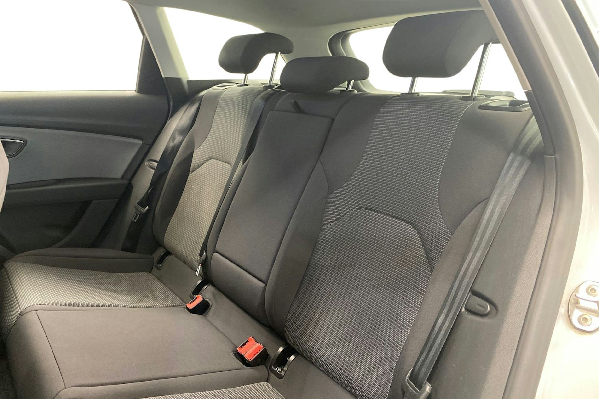 Valkoinen SEAT LEON ST 2018 kuva 10.