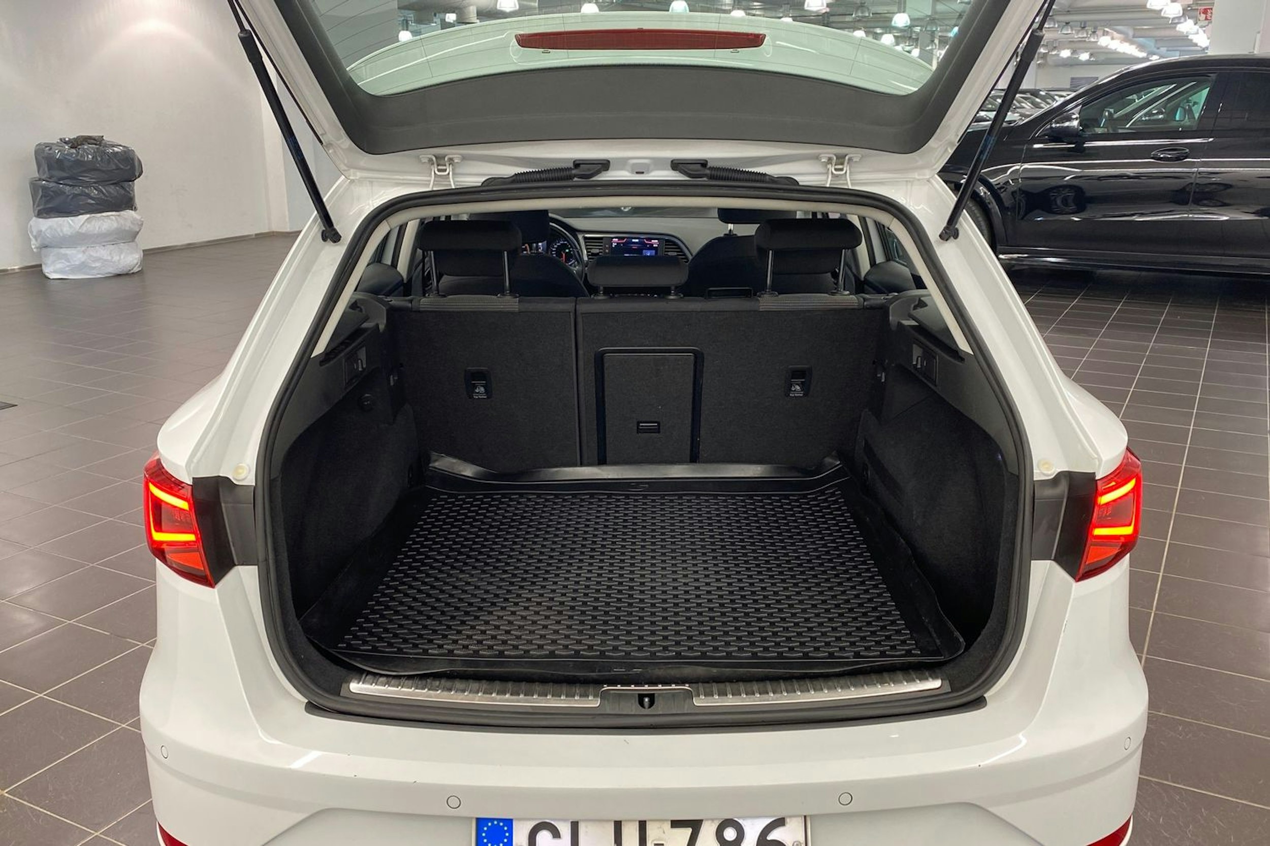 Valkoinen SEAT LEON ST 2018 kuva 16.