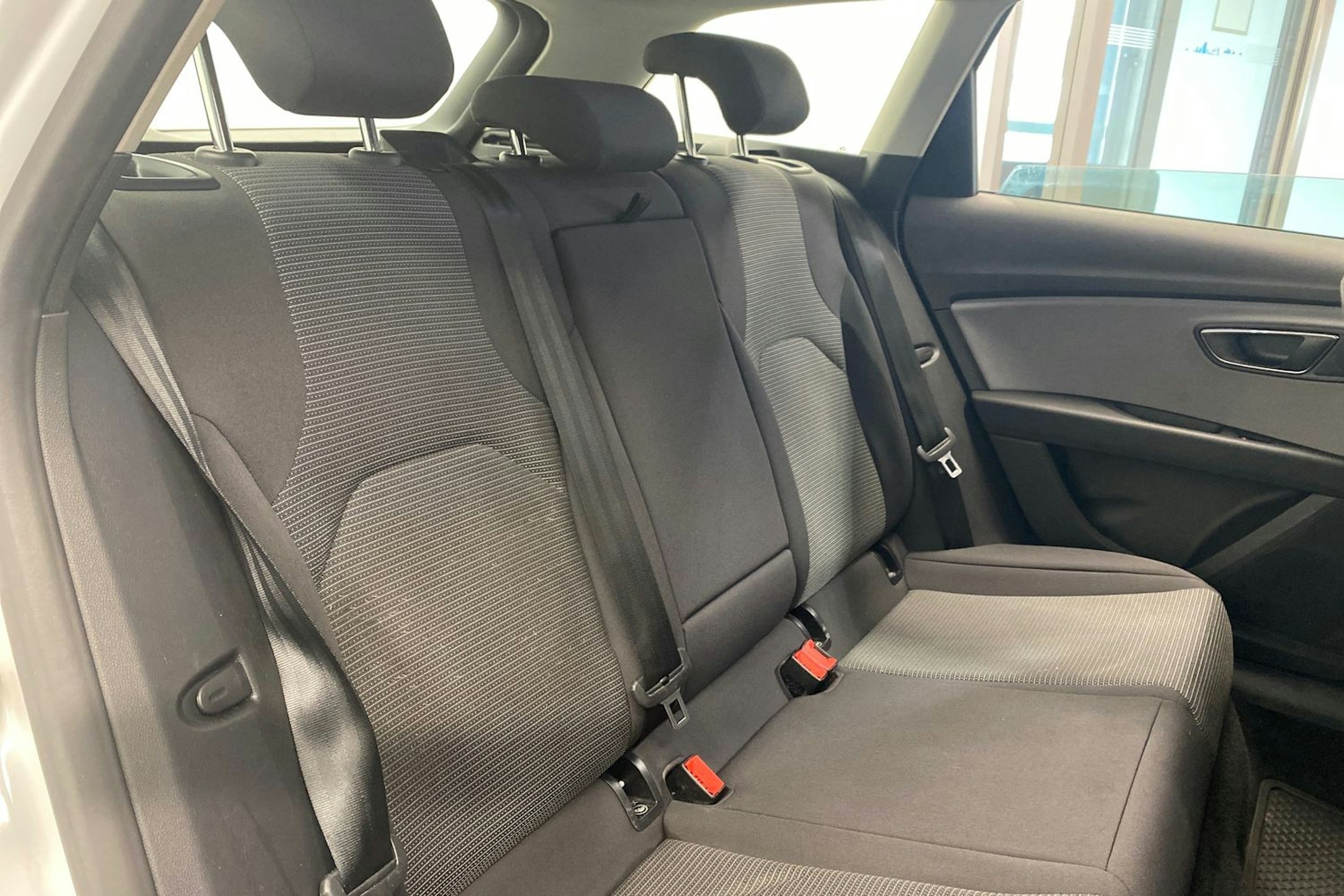 Valkoinen SEAT LEON ST 2018 kuva 17.