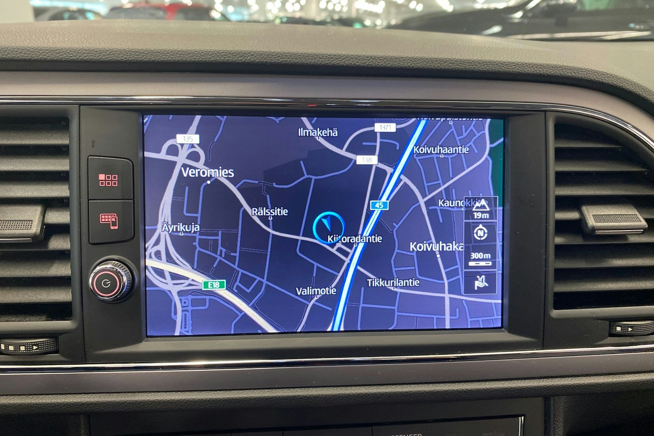 Valkoinen SEAT LEON ST 2018 kuva 21.