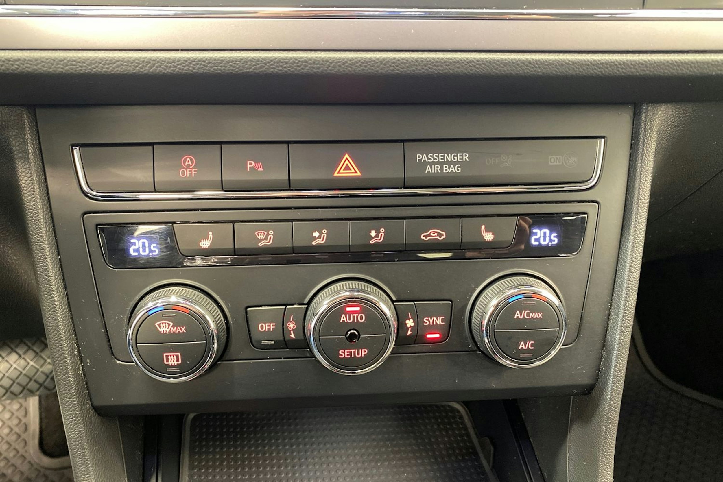 Valkoinen SEAT LEON ST 2018 kuva 23.