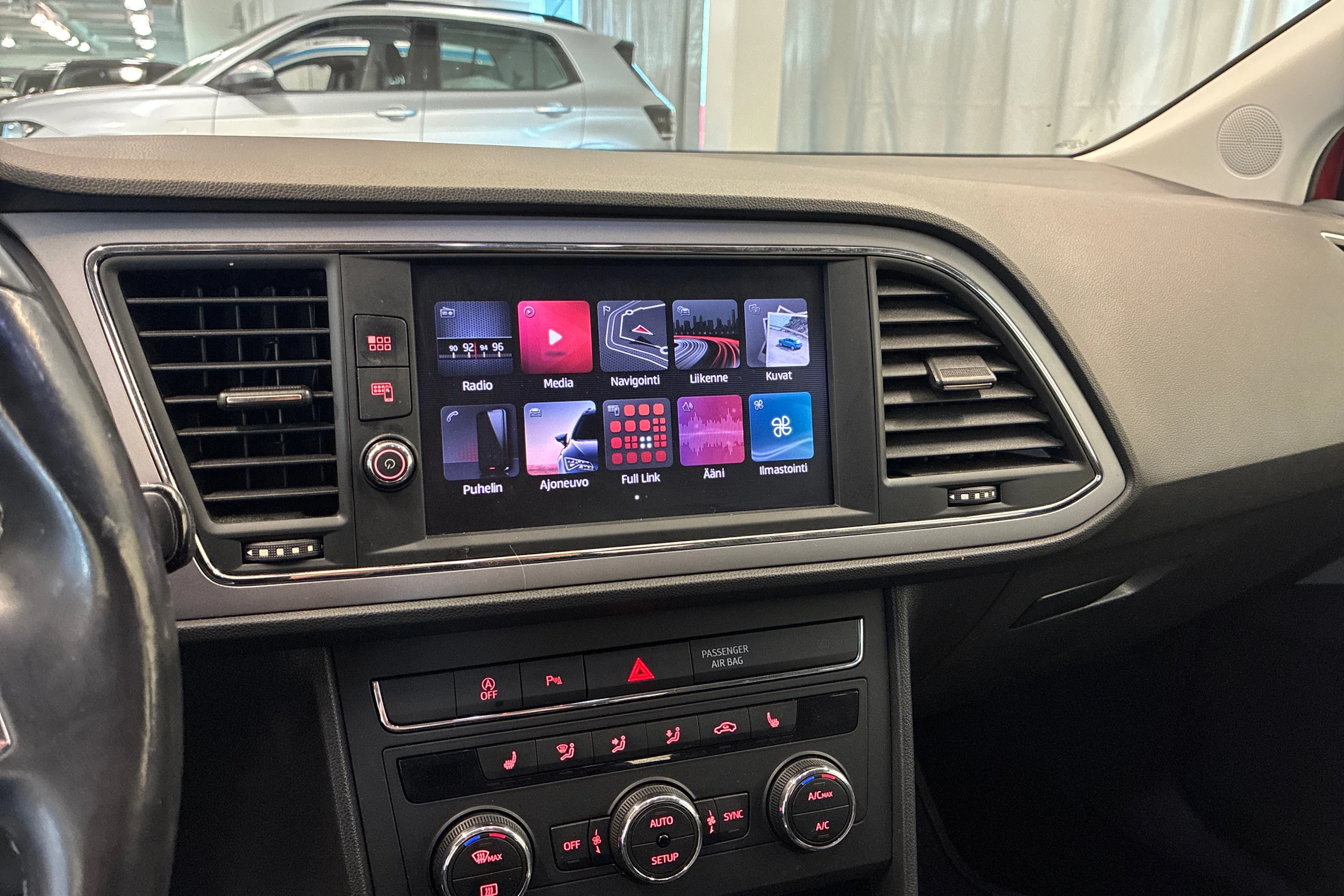 vihreä SEAT Leon ST 2018 kuva 20.