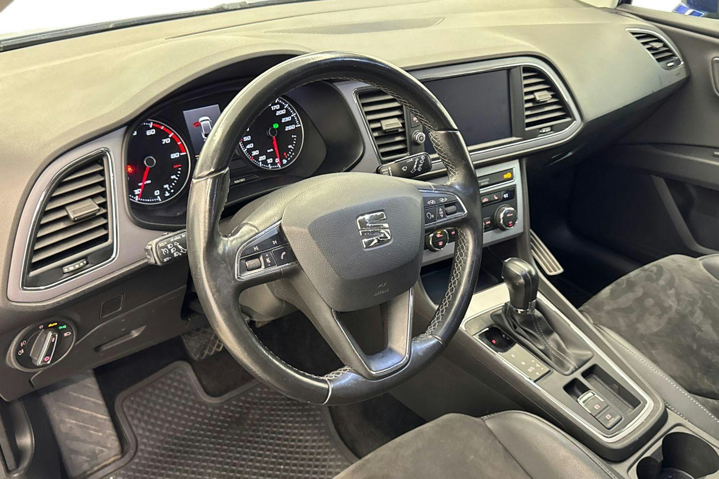 sininen SEAT Leon ST 2018 kuva 7.