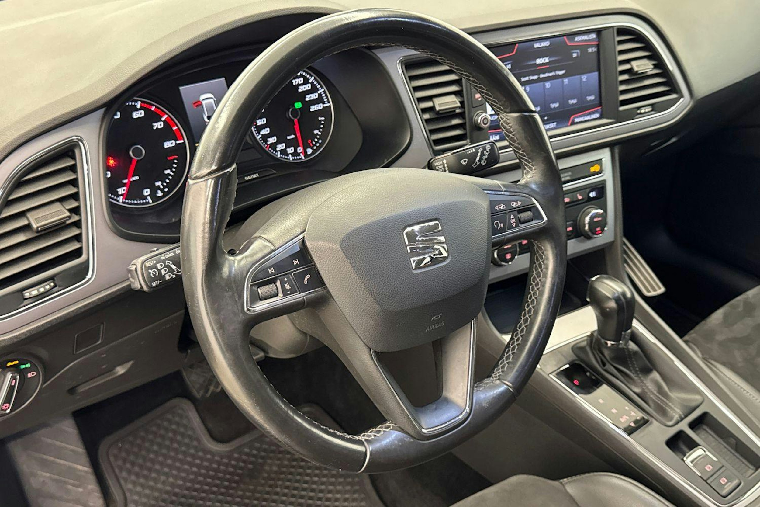 sininen SEAT Leon ST 2018 kuva 11.