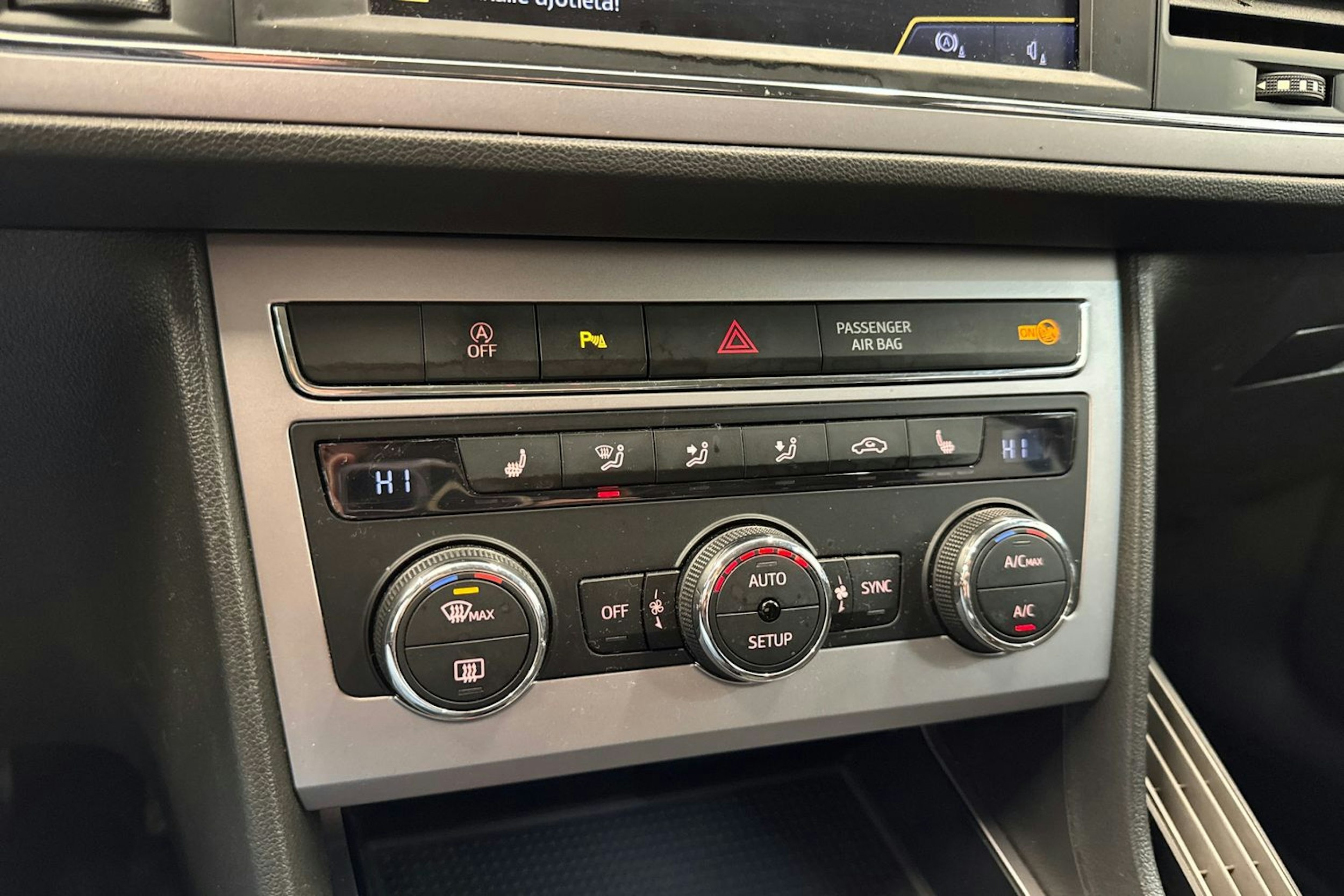 sininen SEAT Leon ST 2018 kuva 15.