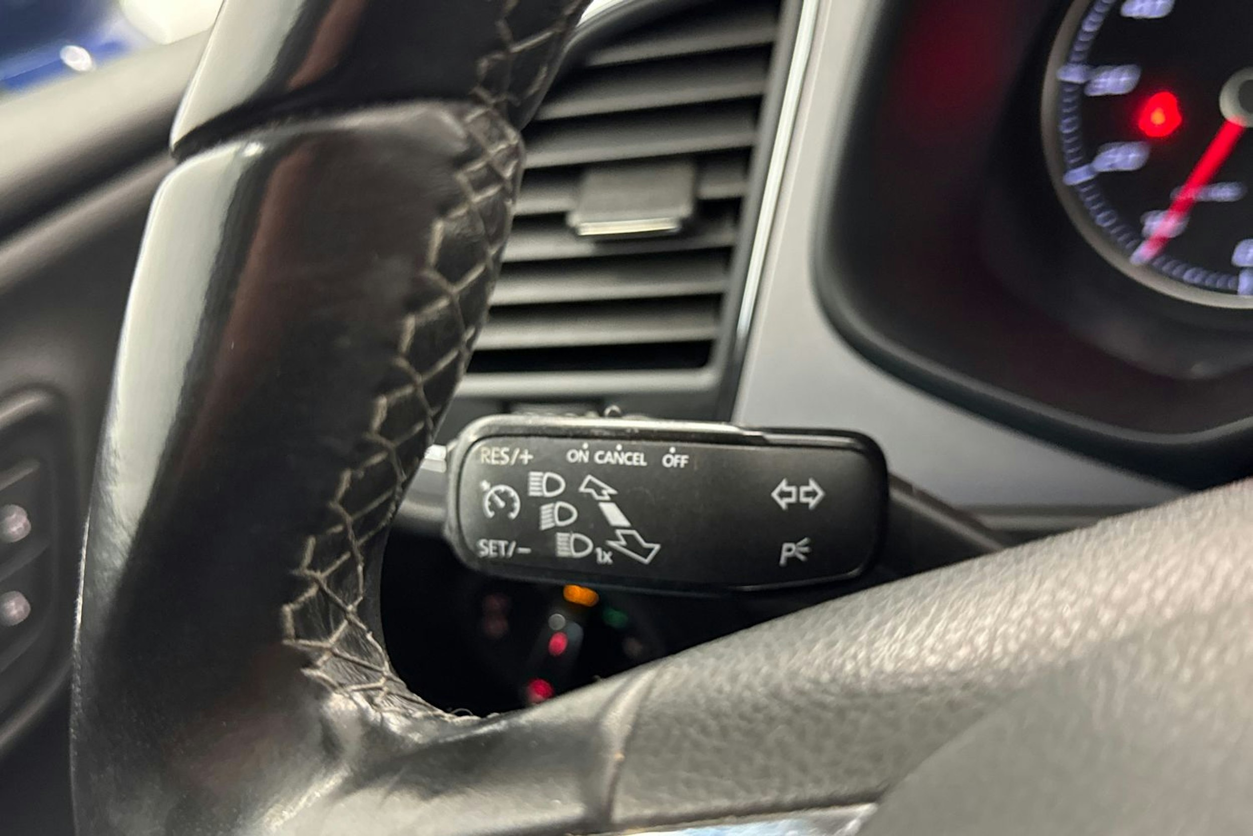 sininen SEAT Leon ST 2018 kuva 16.