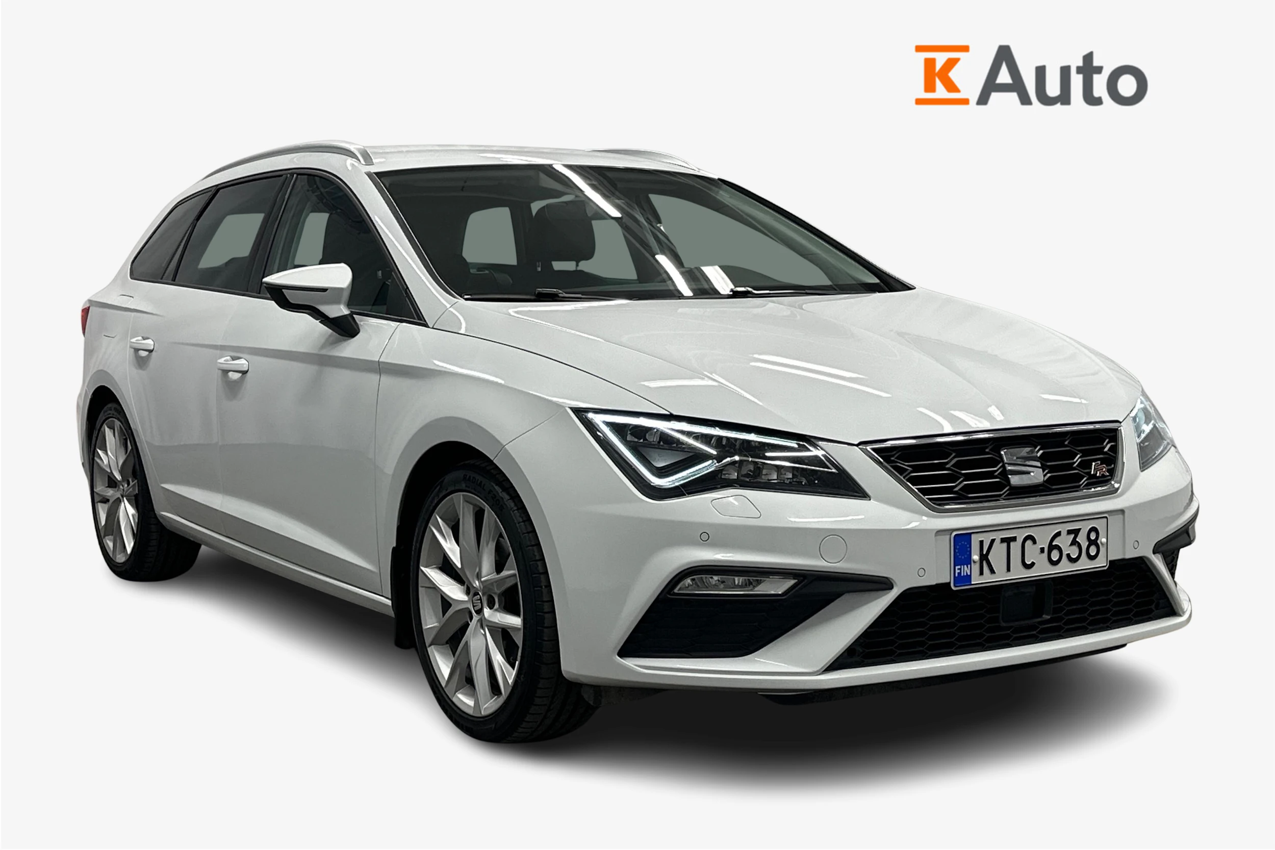 valkoinen SEAT Leon ST 2018 kuva 1.