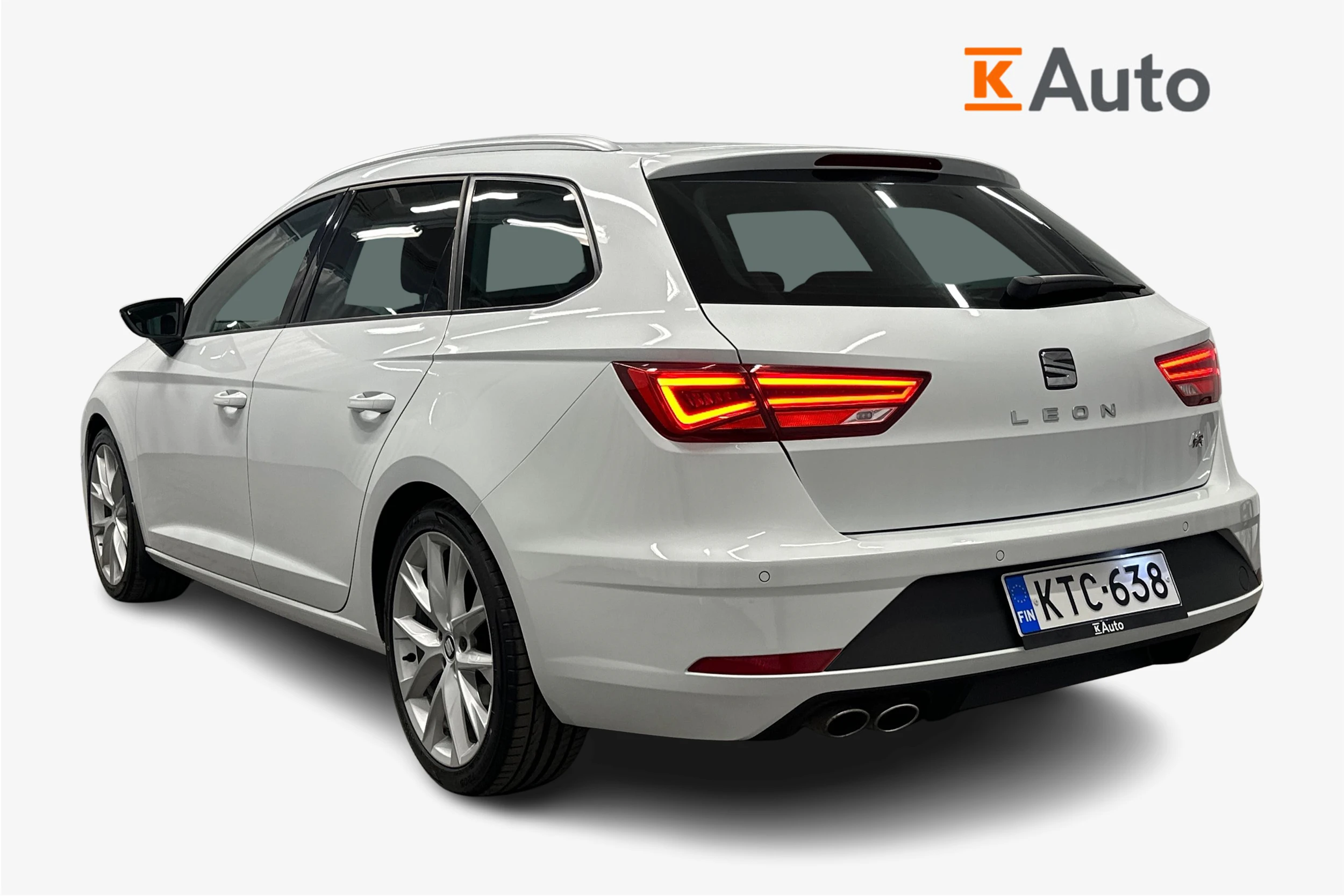 valkoinen SEAT Leon ST 2018 kuva 2.