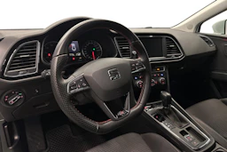 valkoinen SEAT Leon ST 2018 kuva 6.