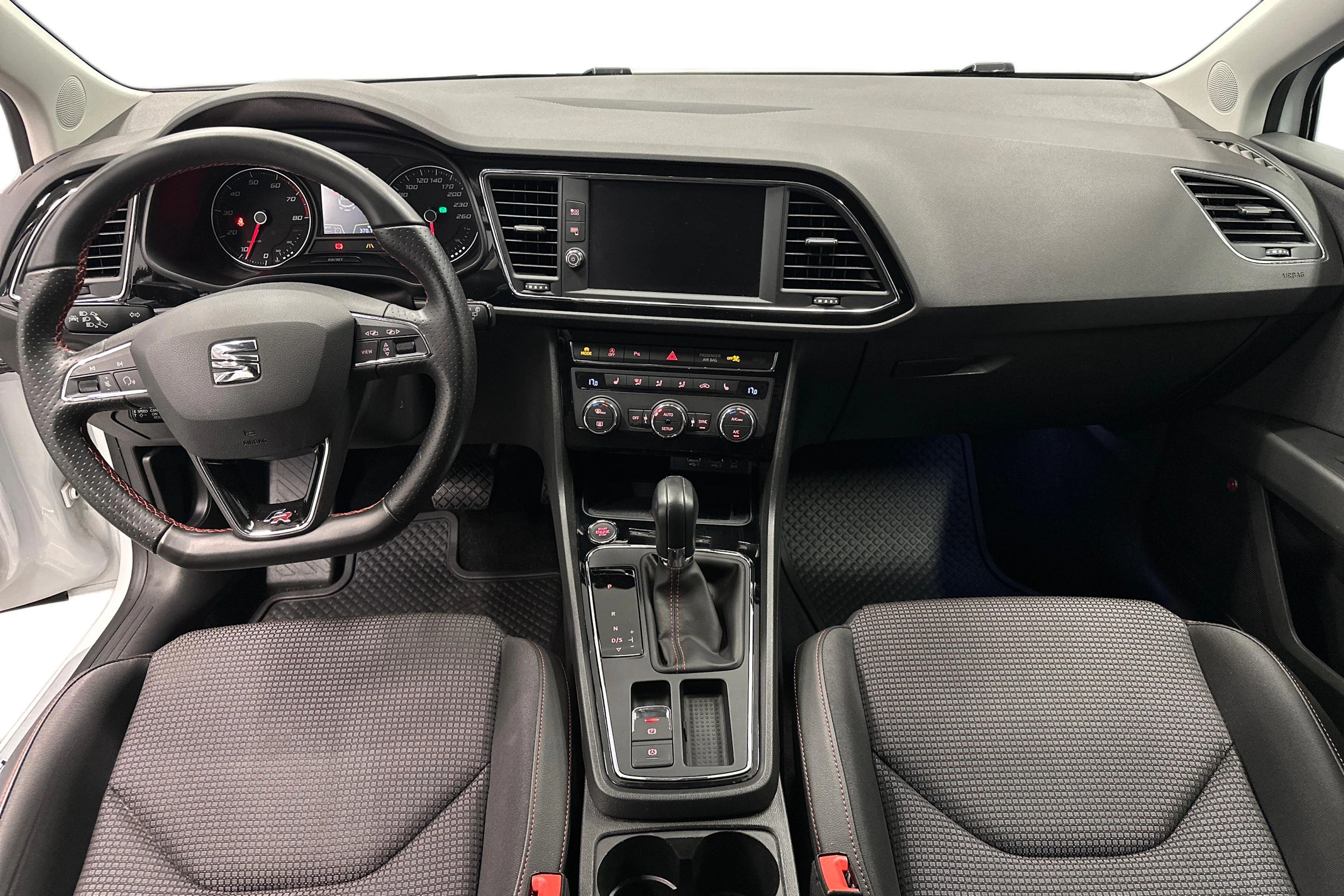 valkoinen SEAT Leon ST 2018 kuva 7.