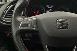 valkoinen SEAT Leon ST 2018 kuva 11.