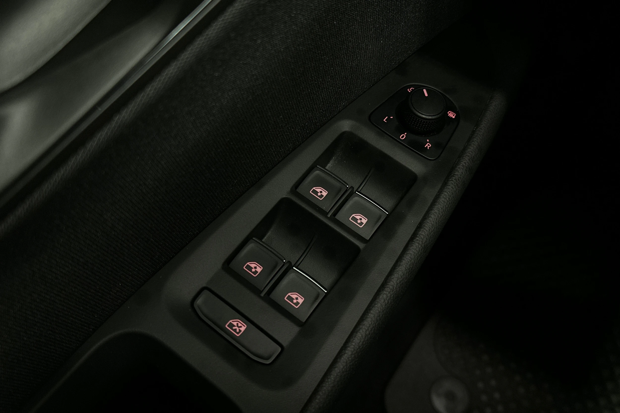 valkoinen SEAT Leon ST 2018 kuva 15.
