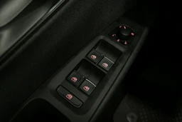 valkoinen SEAT Leon ST 2018 kuva 15.